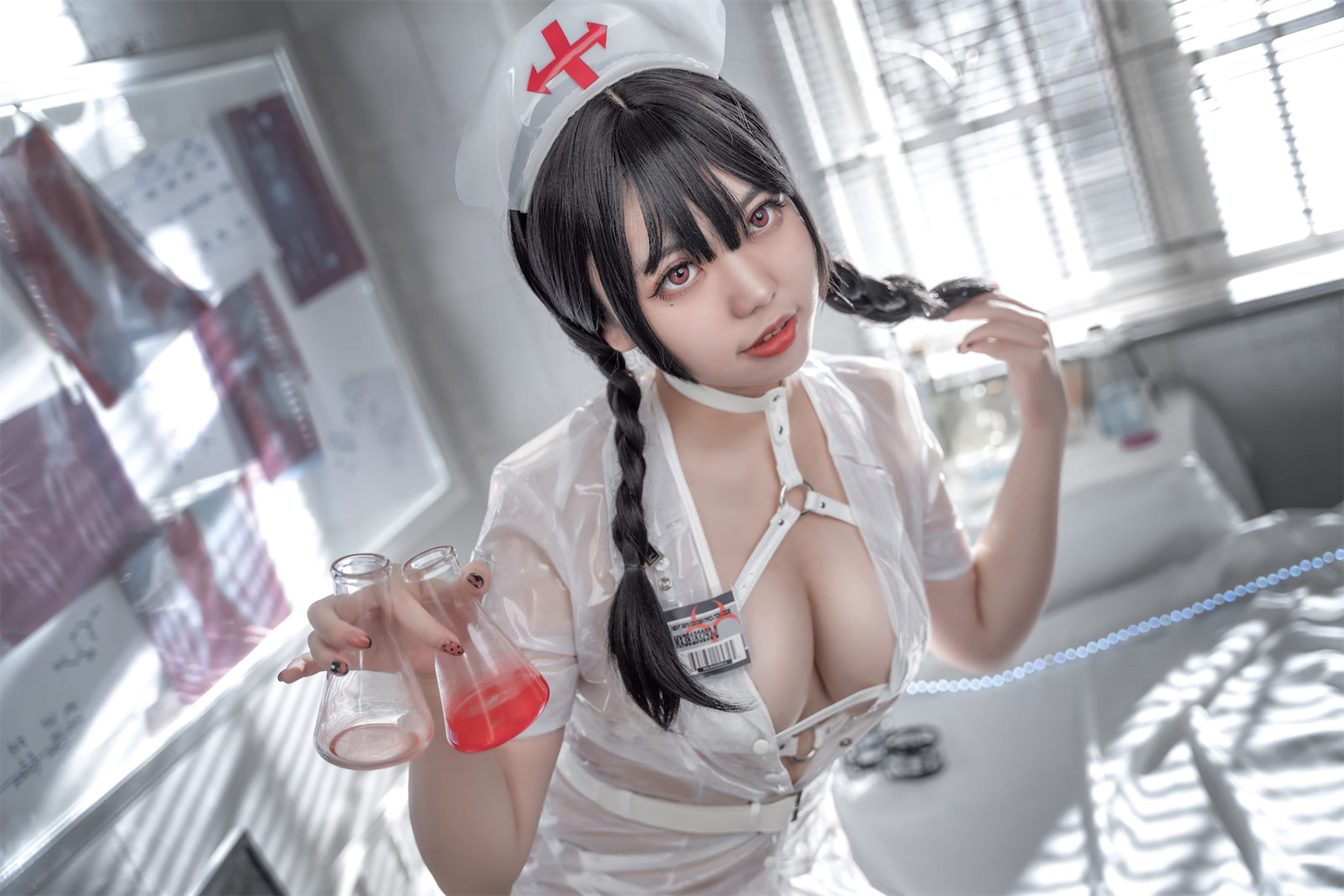 [福利COS] 啊日日_Ganlory - 未来白色护士第13张