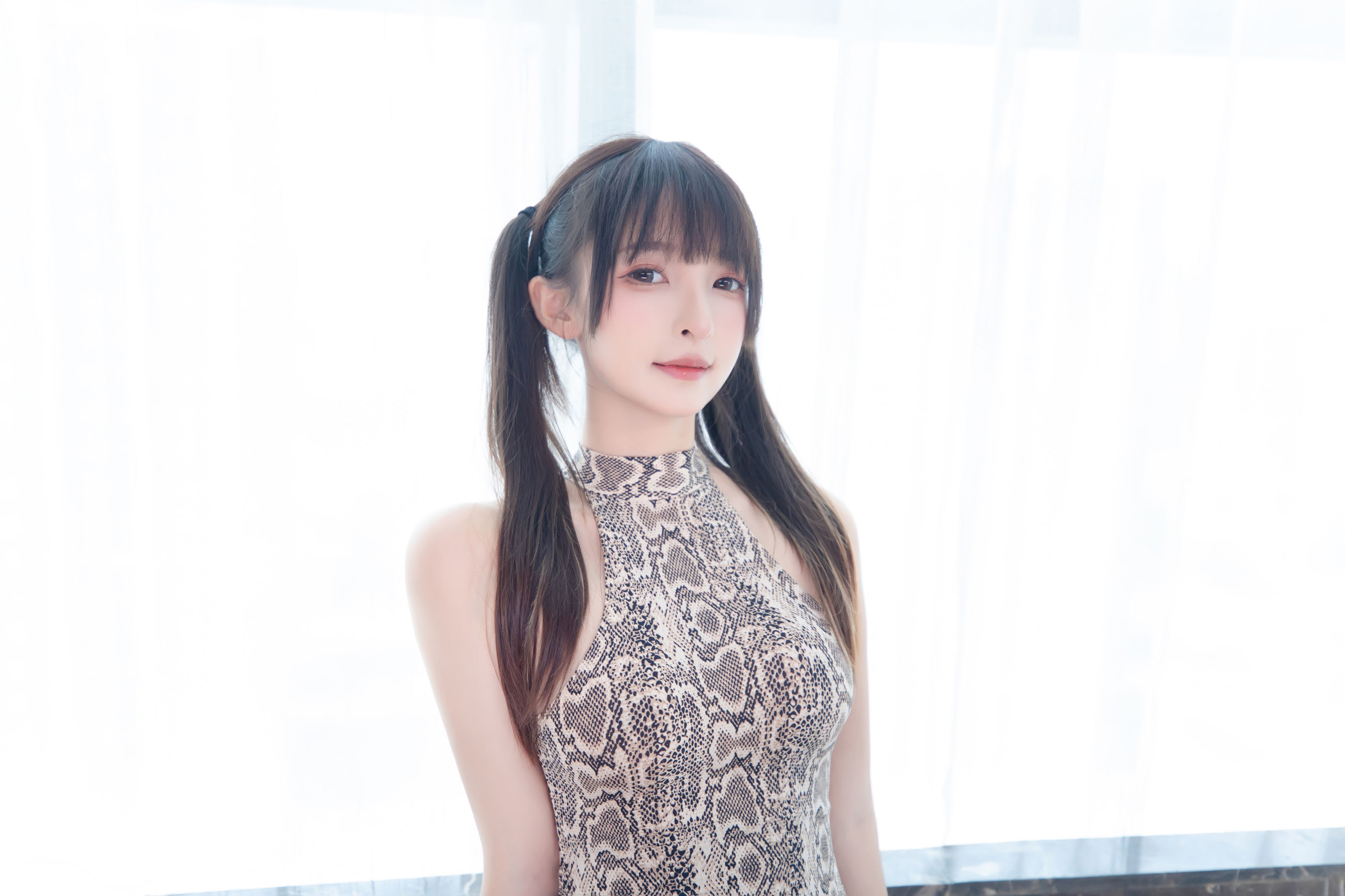 [福利COS] 萝莉神楽板真冬 之蟒纹旗袍第8张