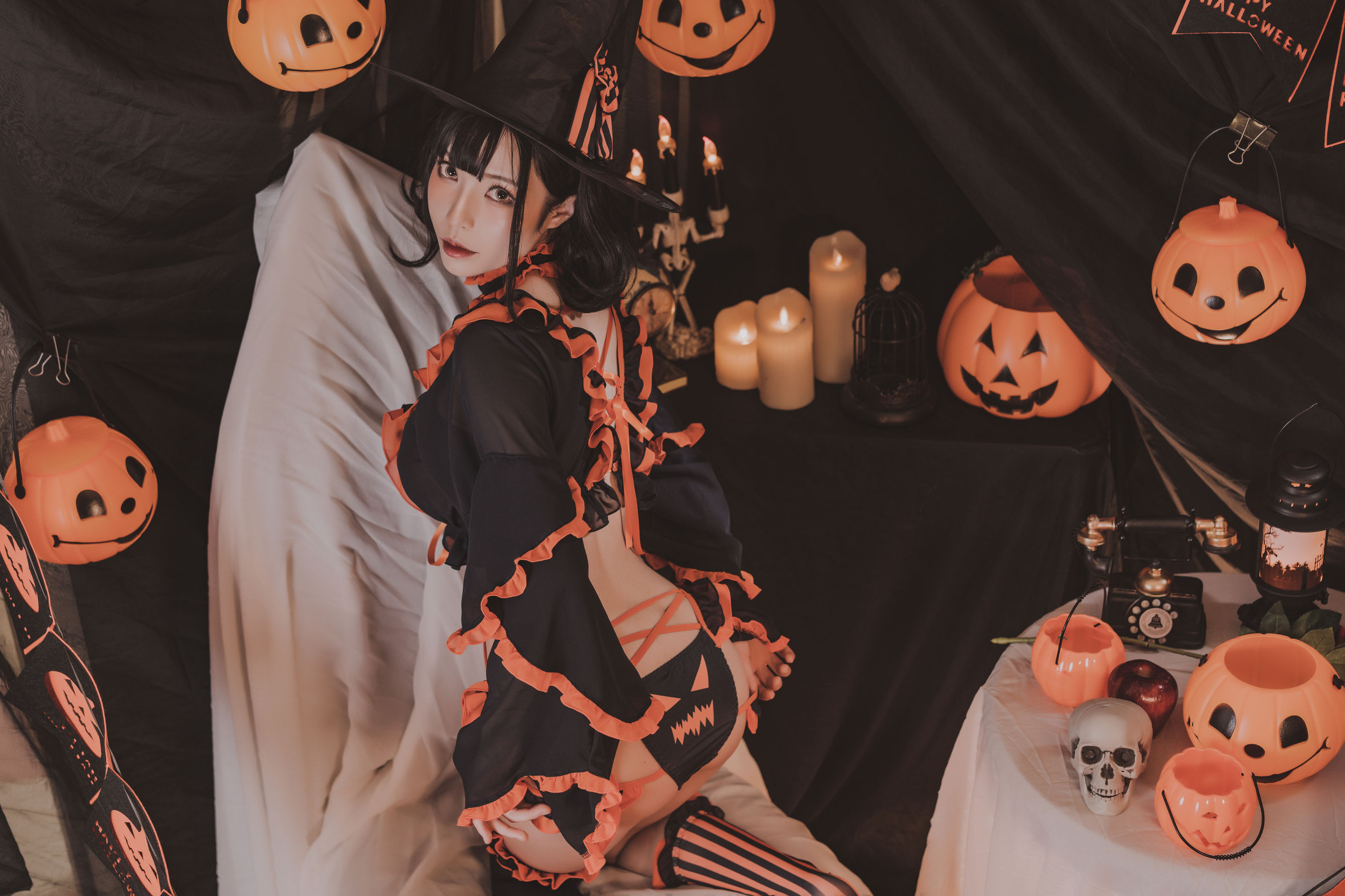 [福利COS] 萌妹白易子教主 - 万圣节魔女第4张