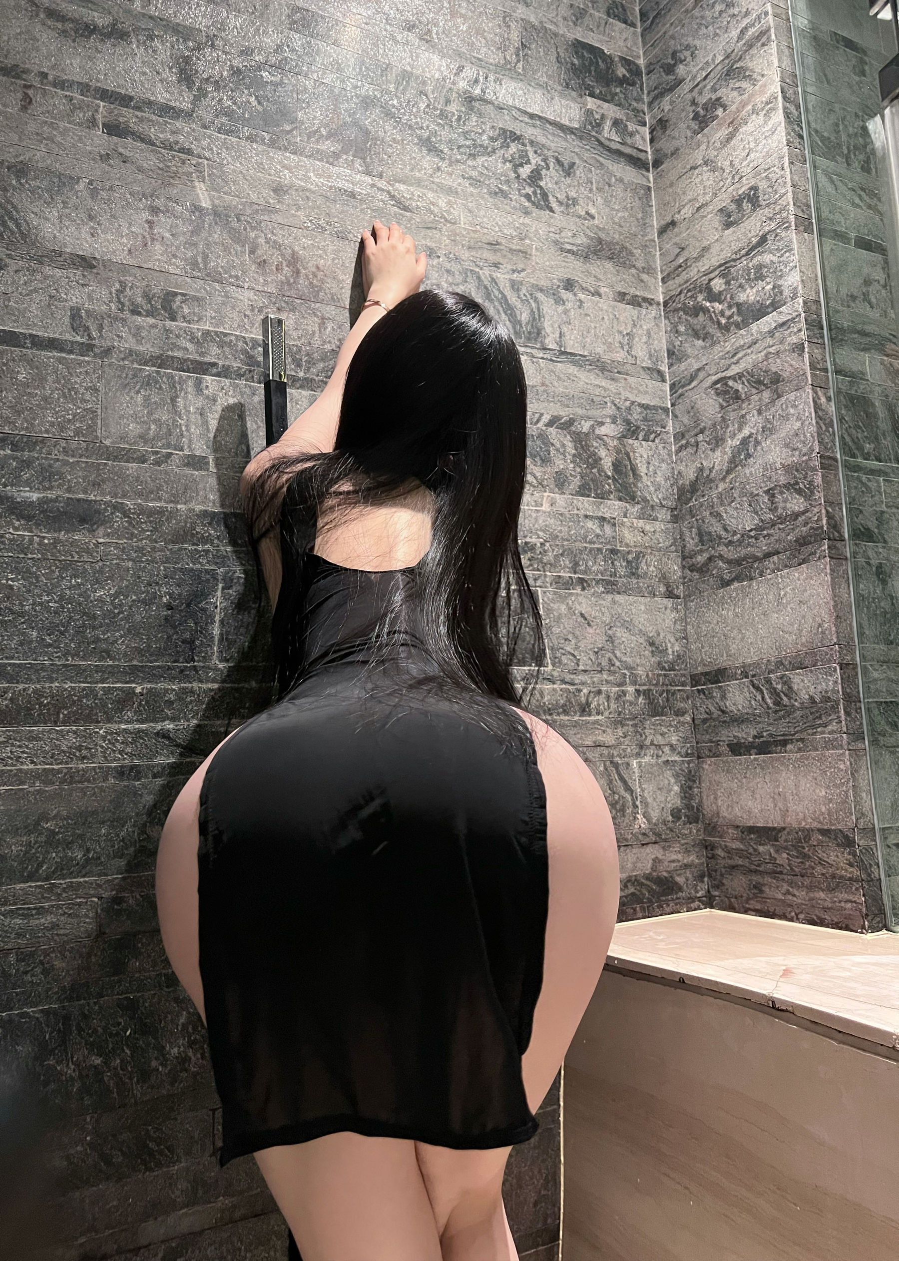 [福利COS] 美臀女神左公子666 - 遮不住的美臀第3张