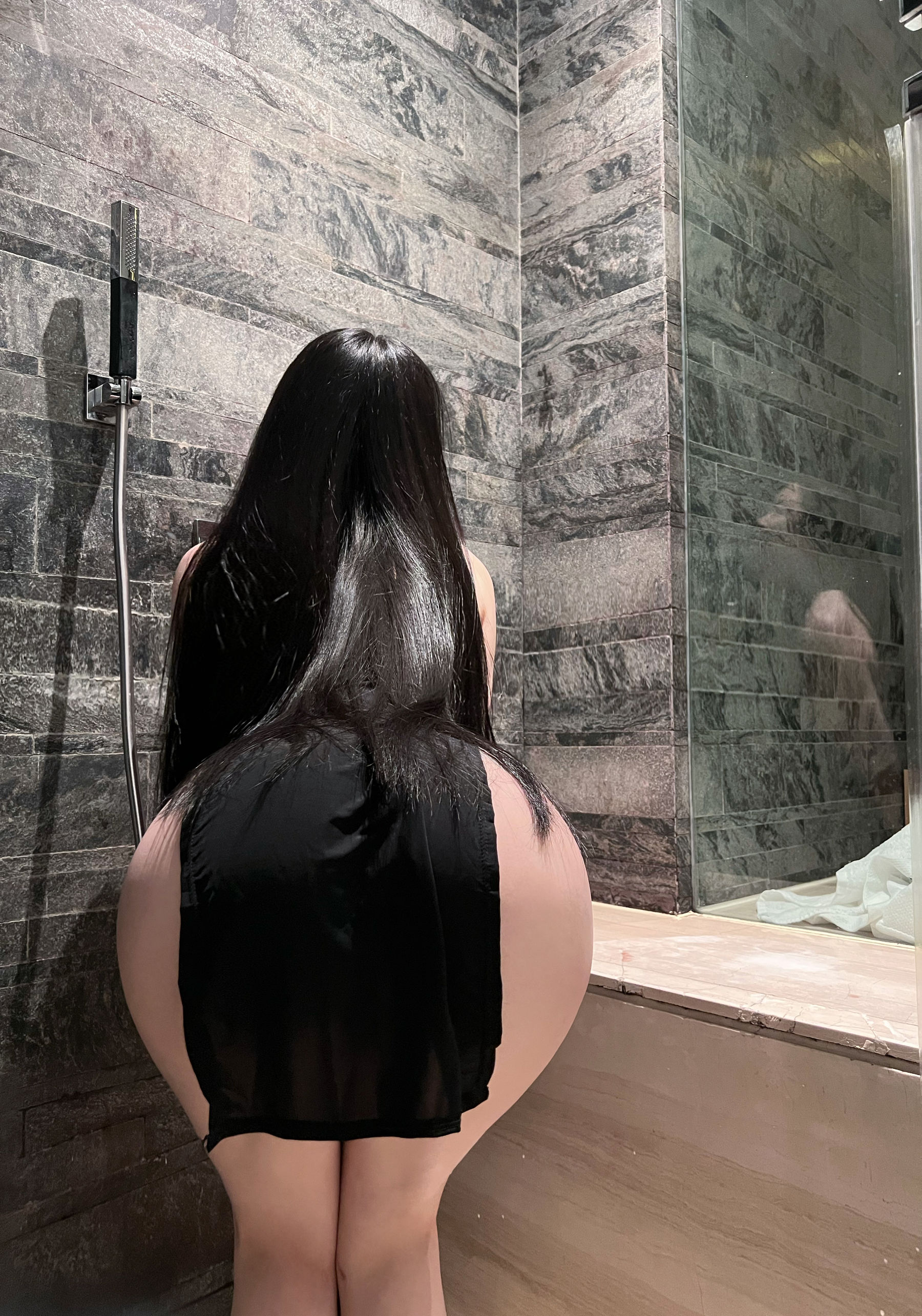 [福利COS] 美臀女神左公子666 - 遮不住的美臀第8张