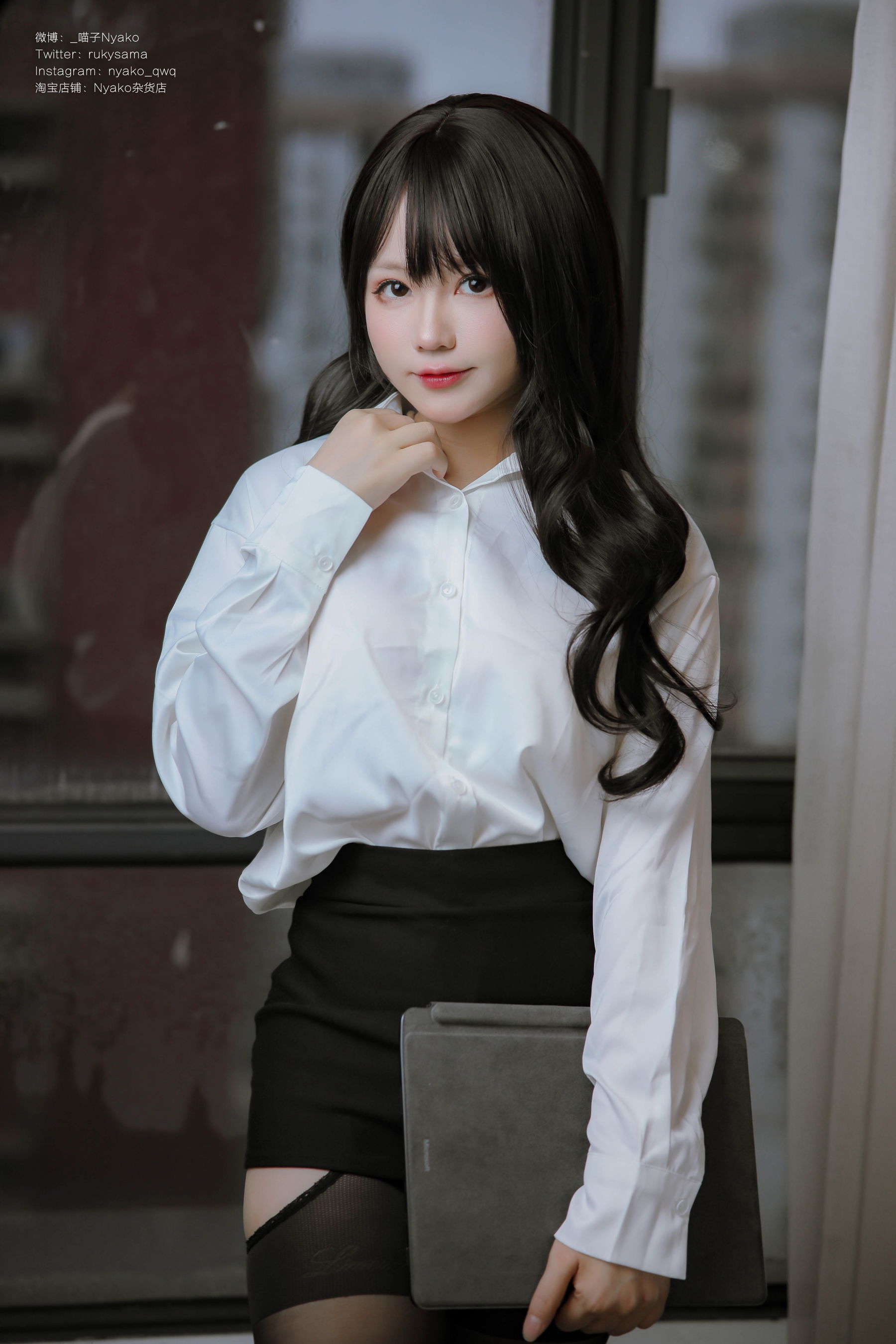 [福利COS] 萌妹子Nyako喵子 - 隣のやばいお姉さん OL第1张