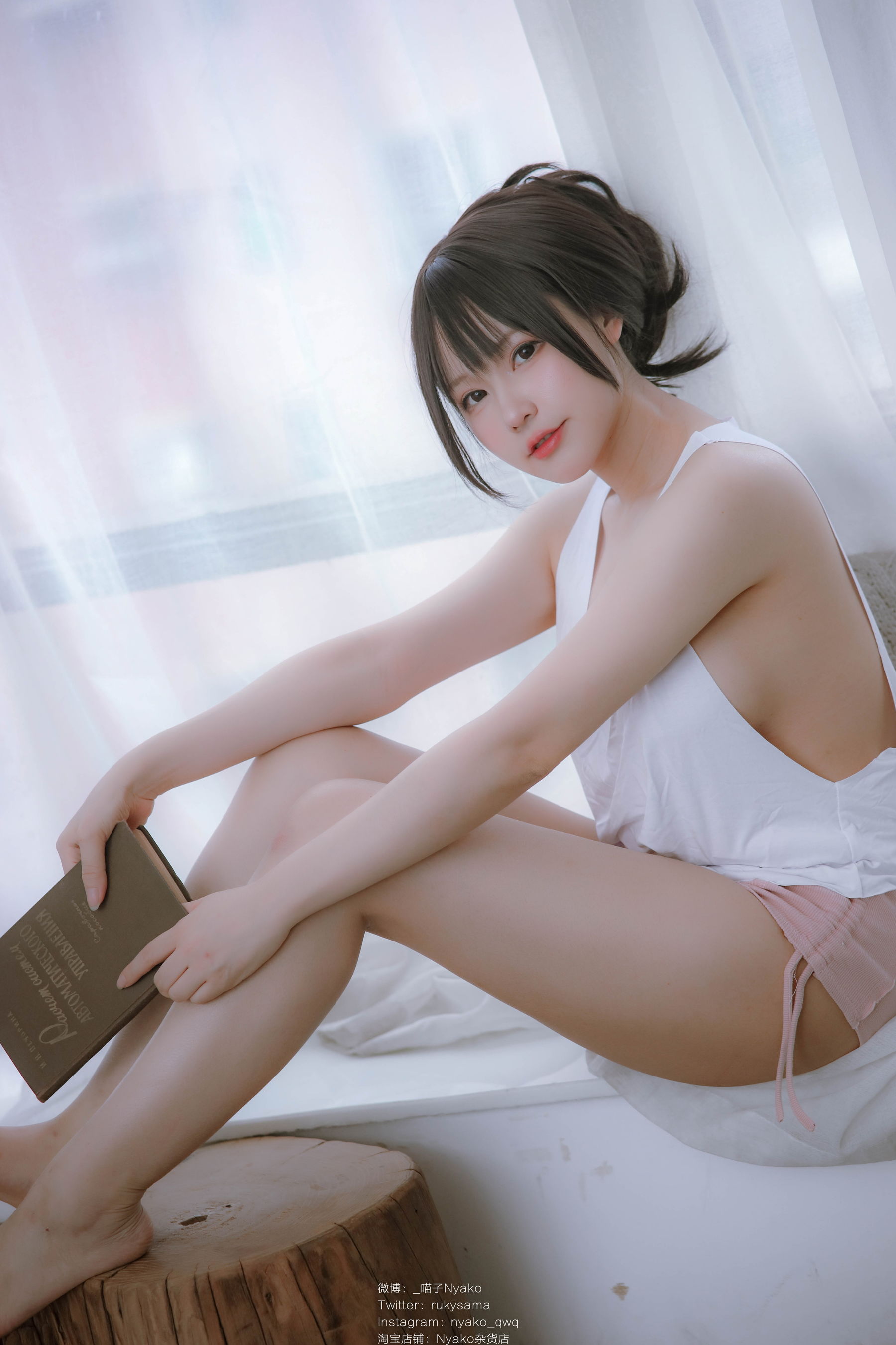 [福利COS] 萌妹子Nyako喵子 - 隣のやばいお姉さん 背心第1张