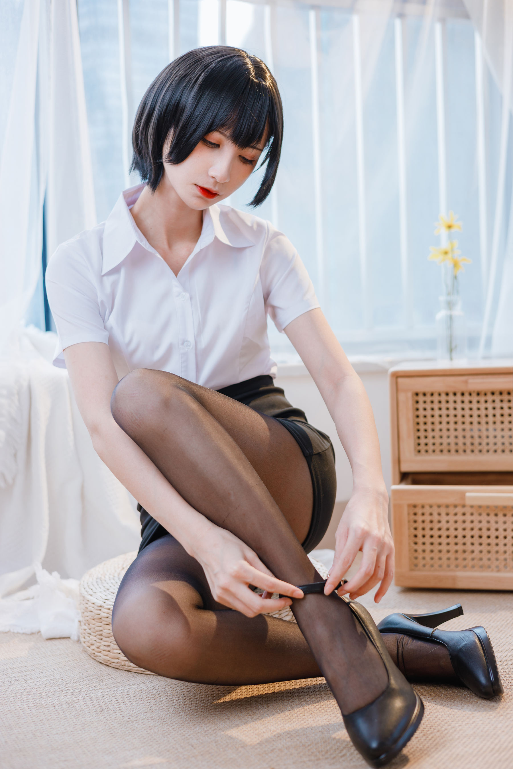 [福利COS] 贝儿酱Miki - OL装第1张