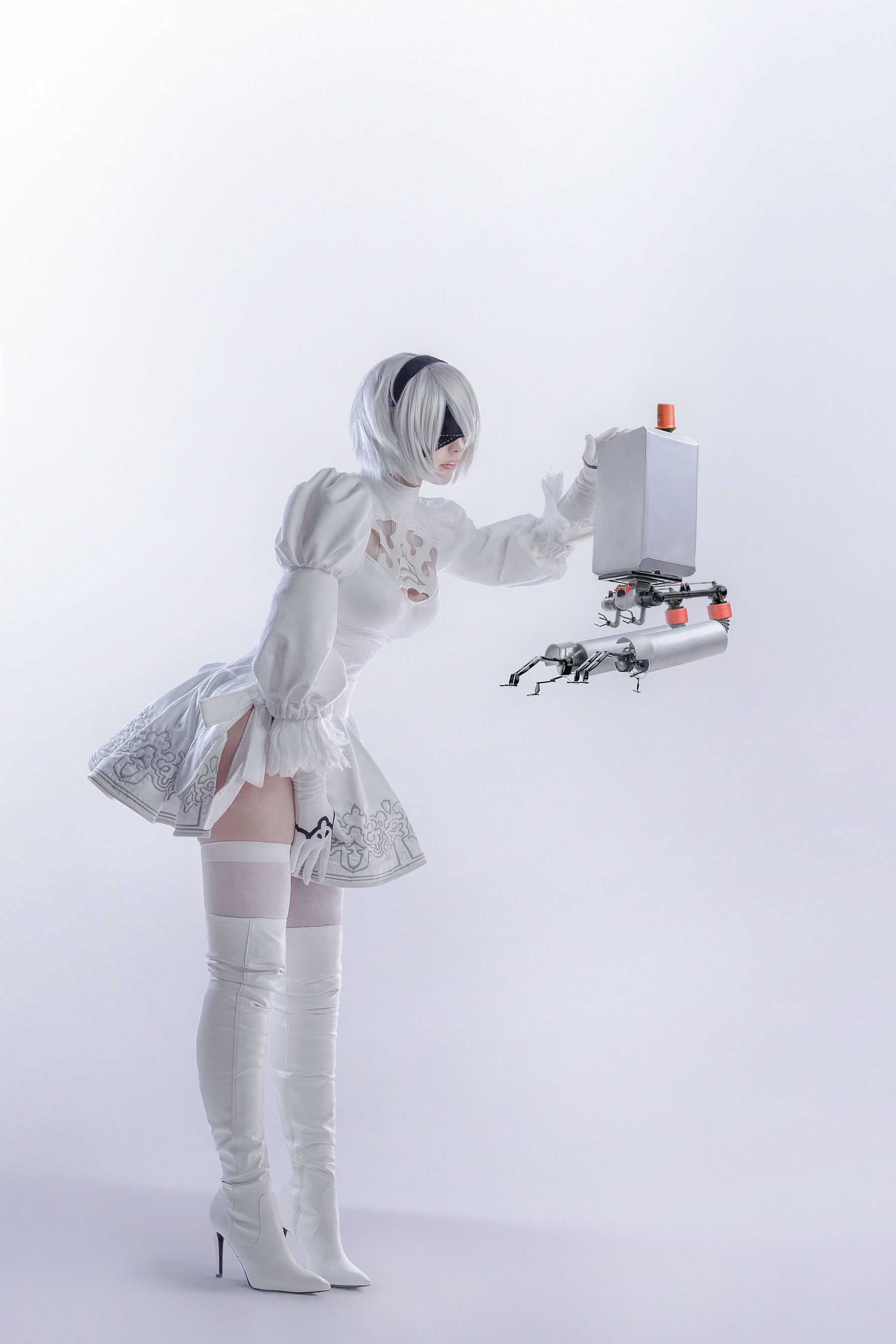 [COS福利] 国外美女SayaTheFox - 2B White Dress第1张