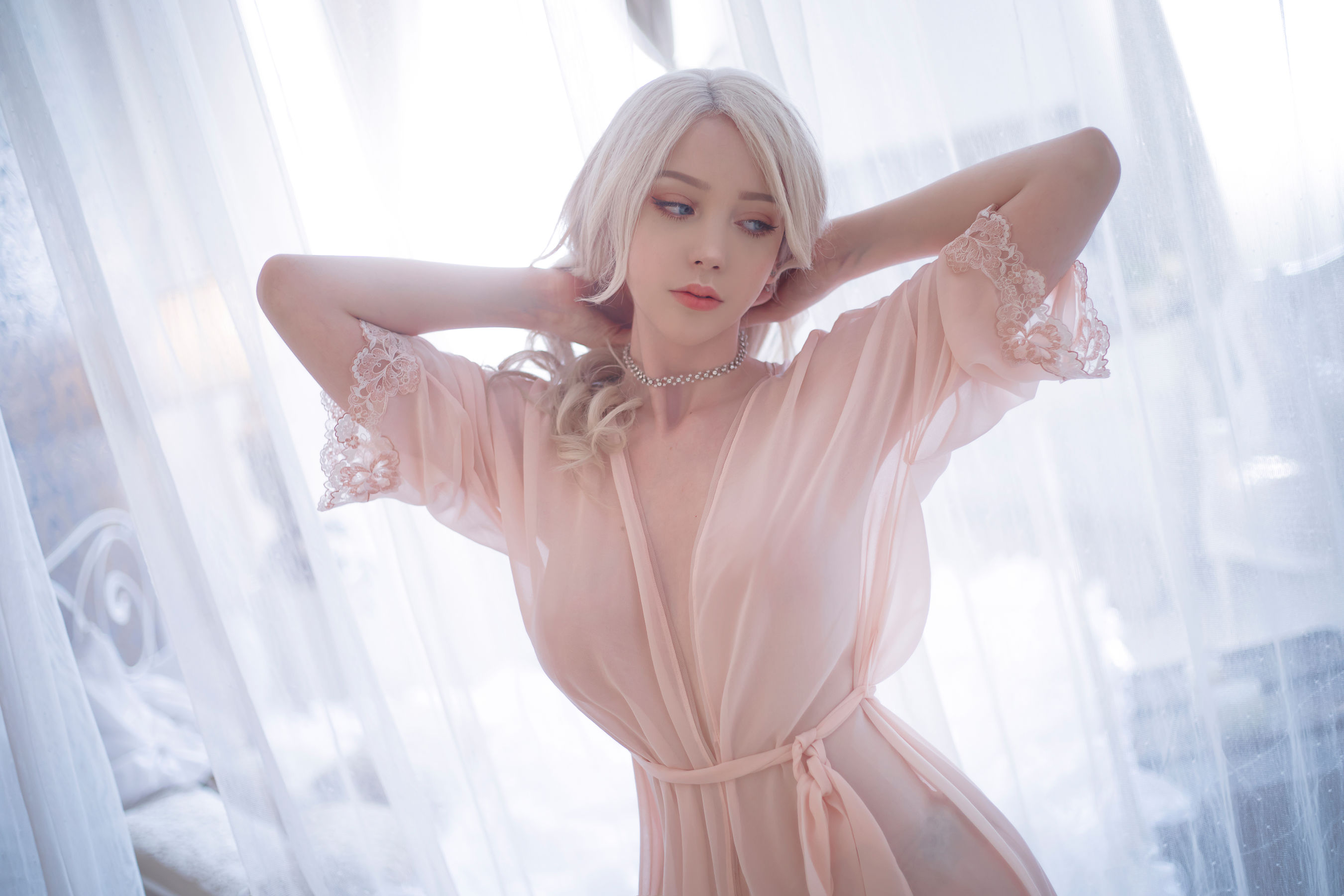 [COS福利] 国外美女SayaTheFox - 粉色套裝第4张