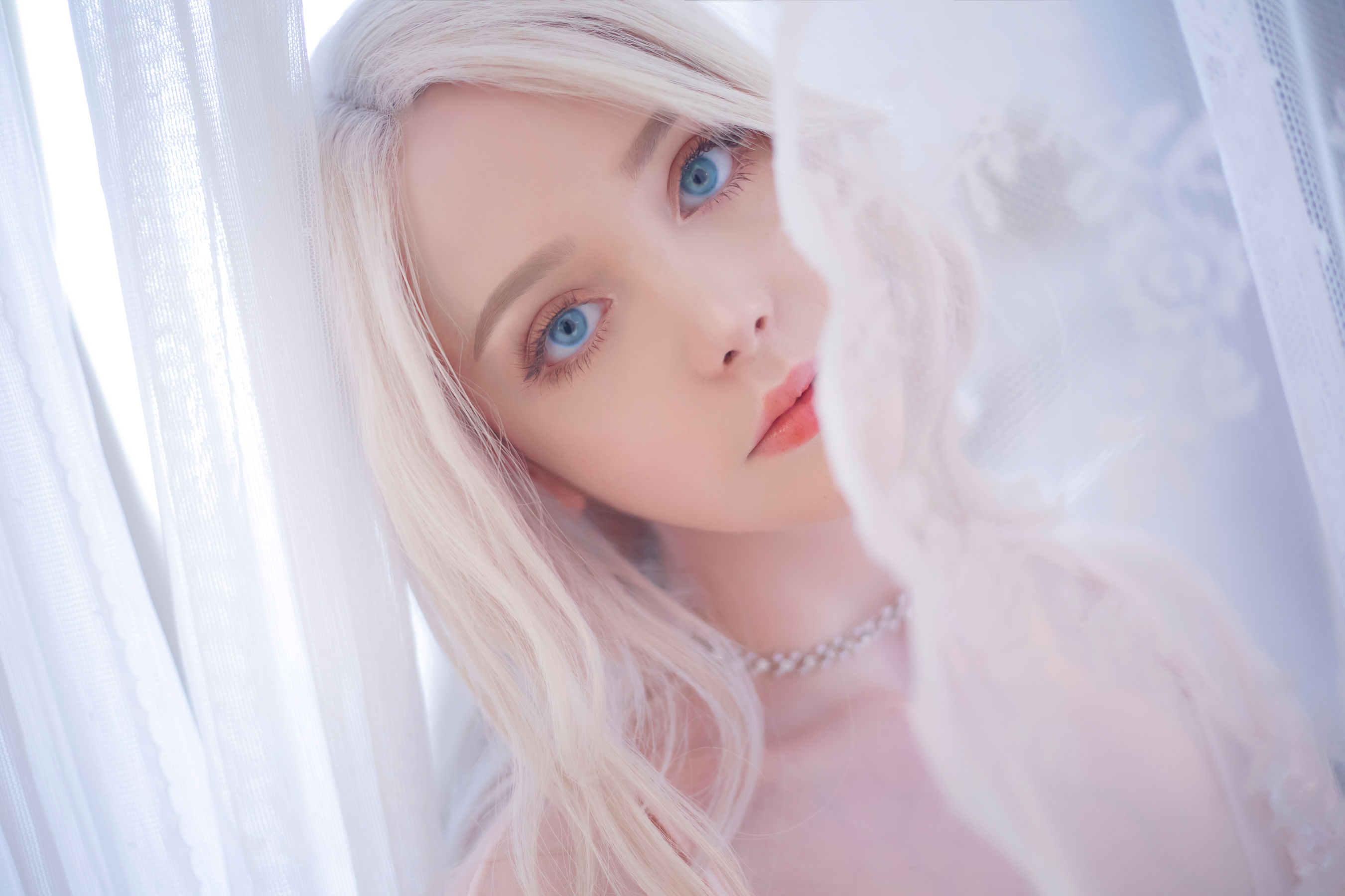 [COS福利] 国外美女SayaTheFox - 粉色套裝第1张