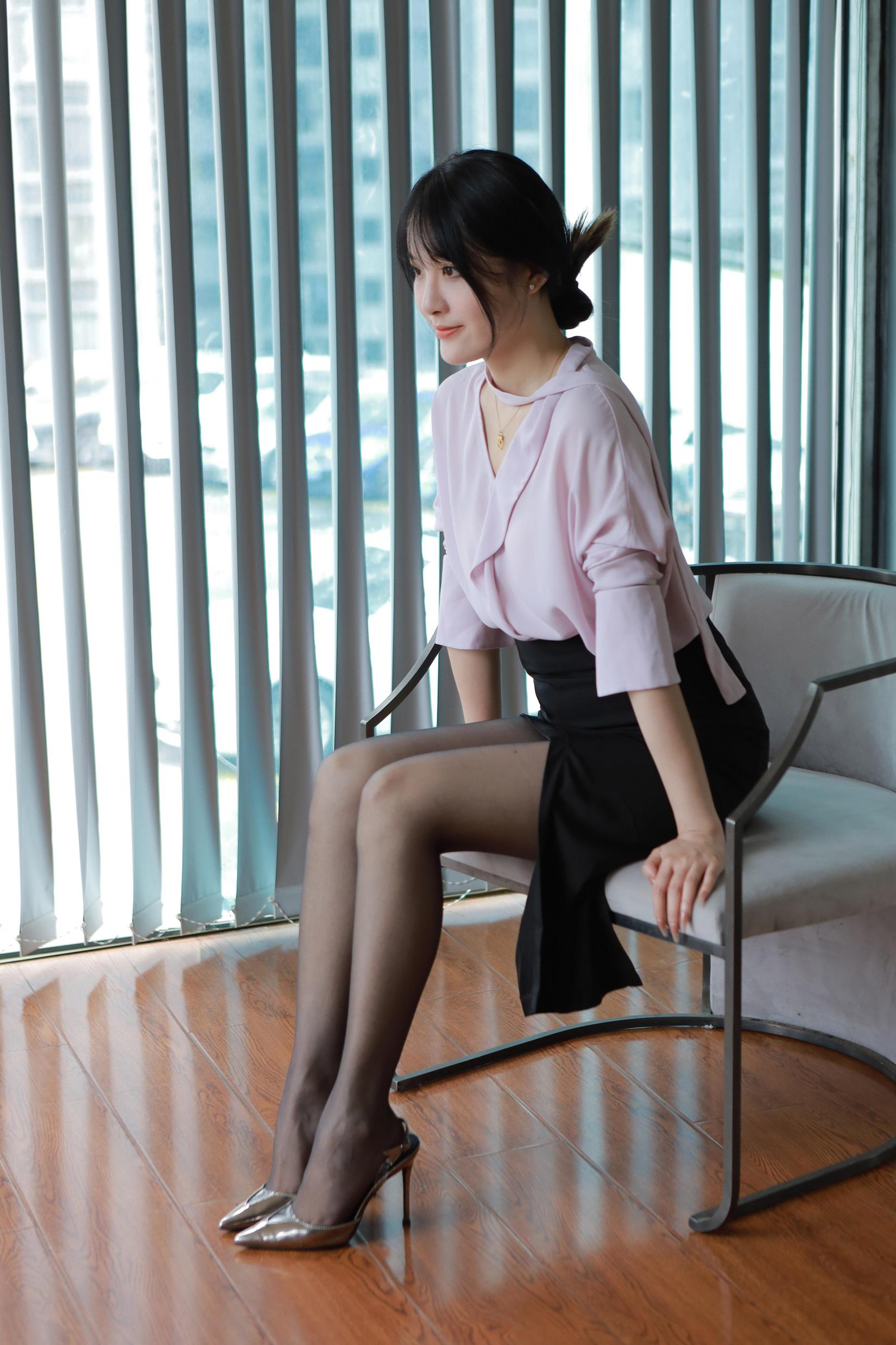 [IESS异思趣向] 2024.06.28 丝享家1780：婉萍《职业黑丝》[88P]第4张