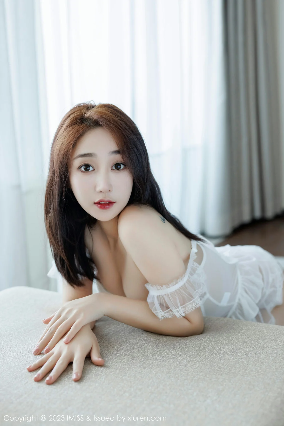  爱蜜社 Vol.733 九月生__ 白色蕾丝短裙性感写真 [41P]第8张