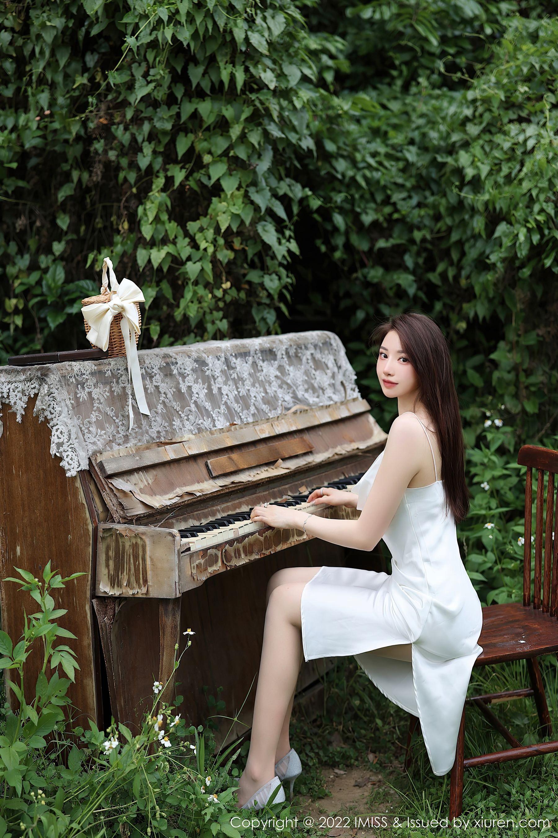  爱蜜社 VOL.682 Lynn刘奕宁 户外美腿第2张