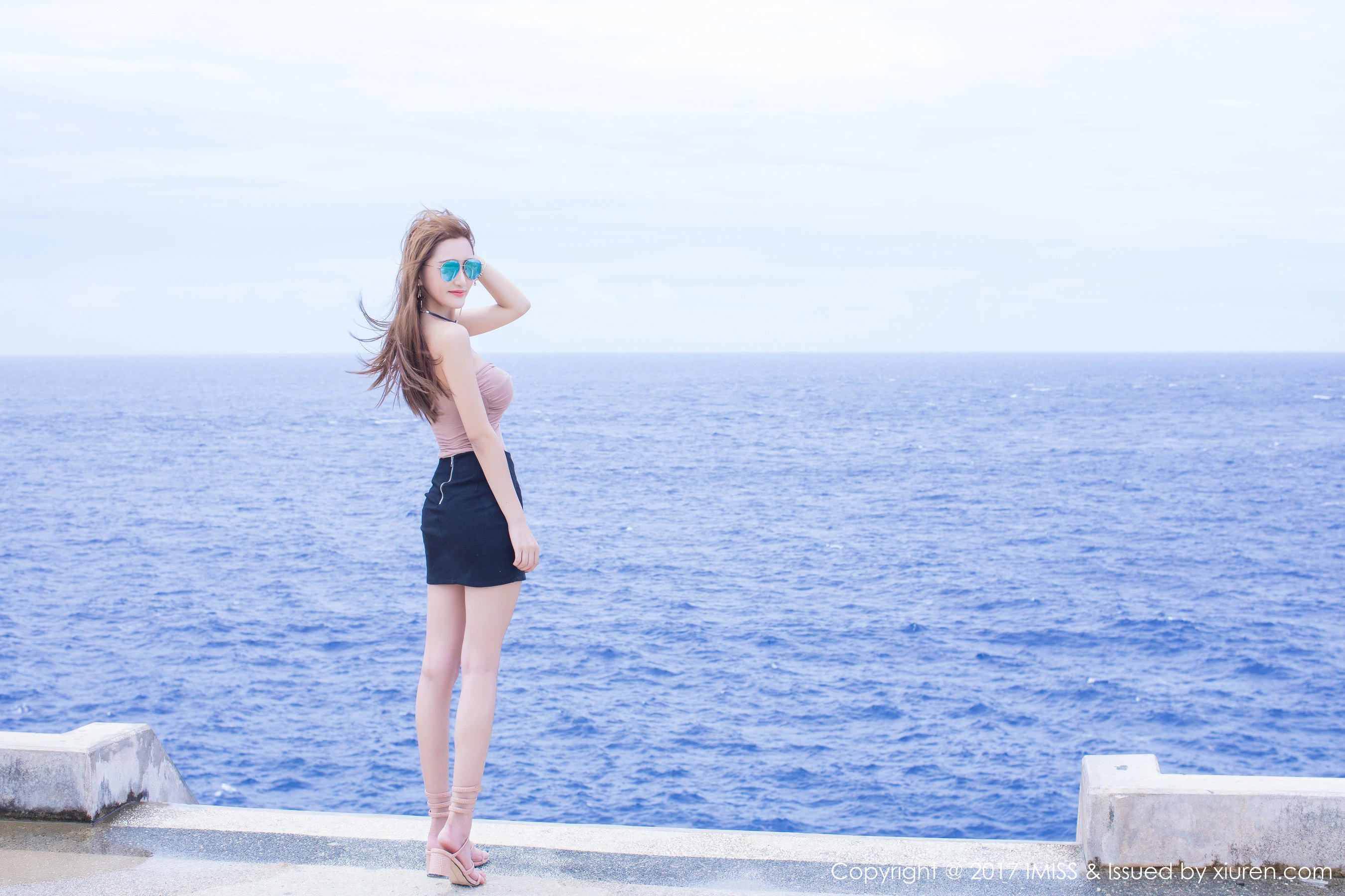  妤薇Vivian《性感OL+清新白色长裙》 爱蜜社IMiss Vol.191第4张