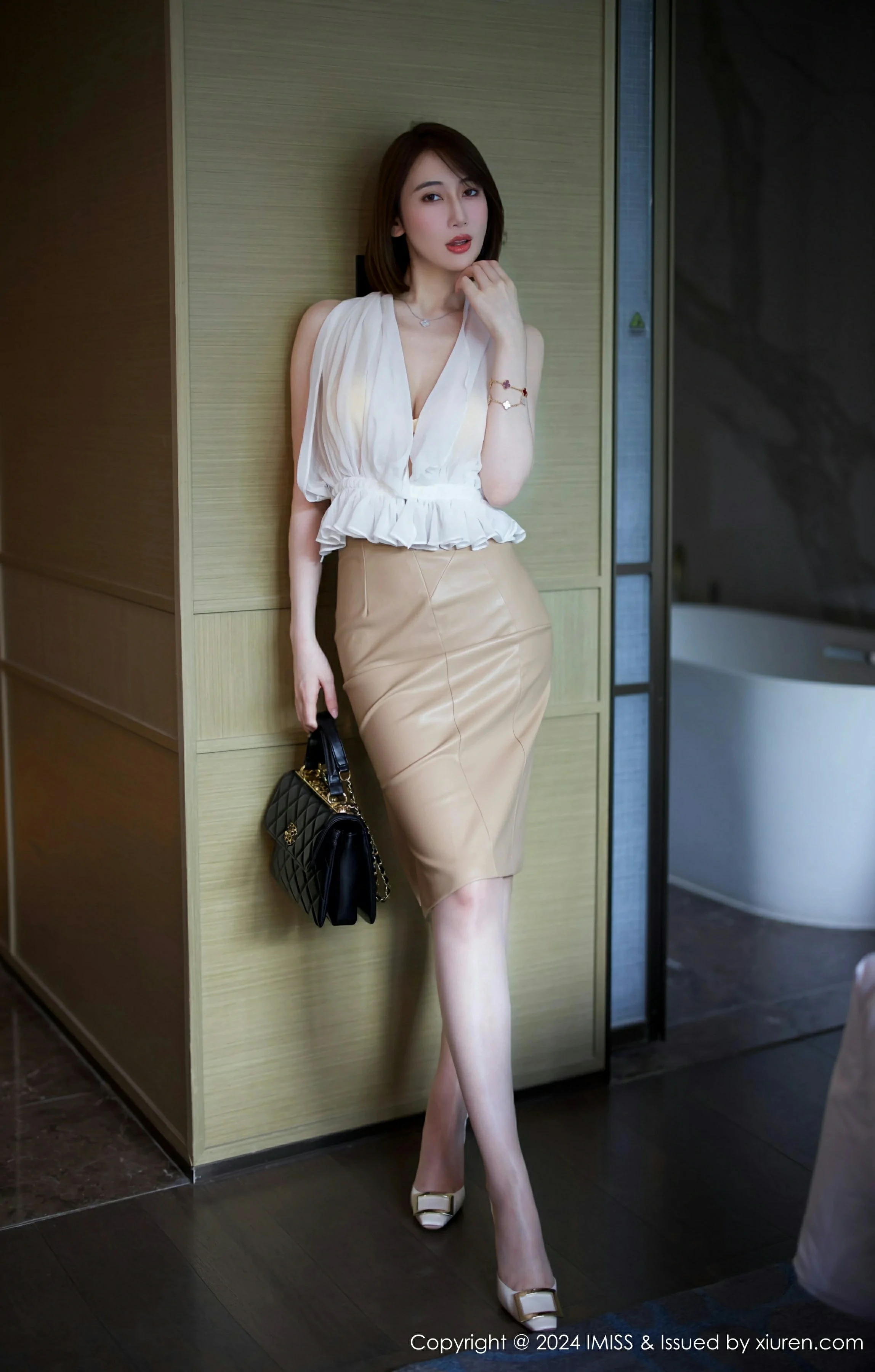  爱蜜社 VOL.779 瑞妤 [46P]第2张