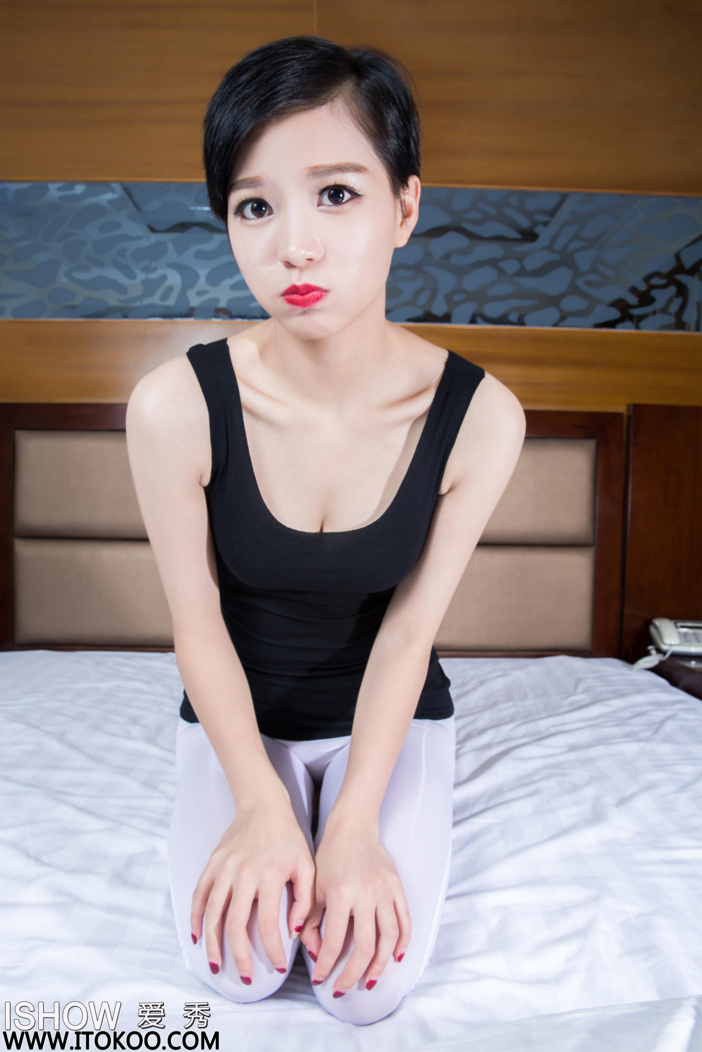 [ISHOW爱秀]黑色背心加白色透视长裤美女 余菲菲Faye 高跟美腿性感写真 2016-07-25 No.060第3张