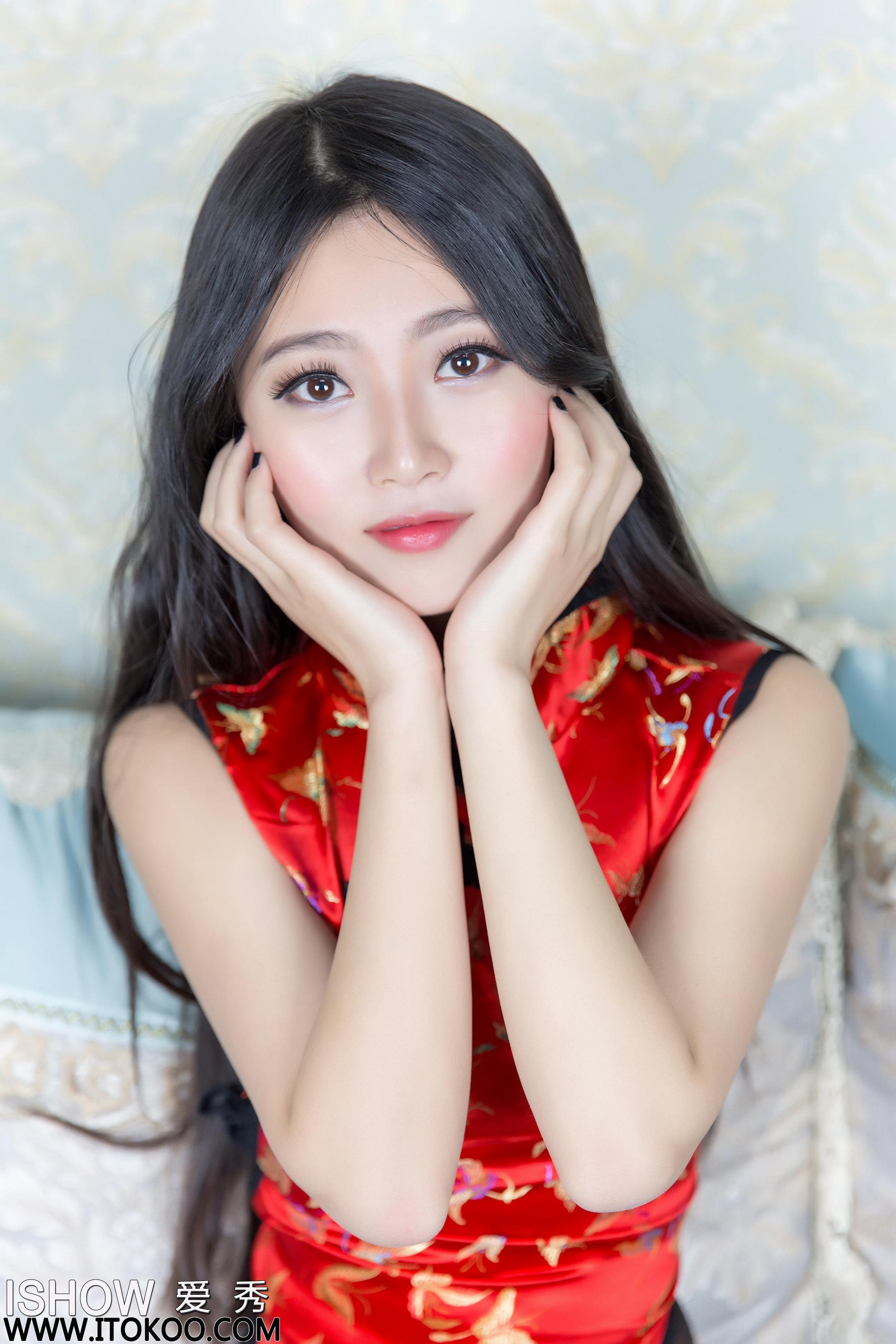 [ISHOW爱秀]红色情趣旗袍美女 余诗婧Jenny 黑色连身丝袜美腿性感写真 2017-01-27 No.086第10张