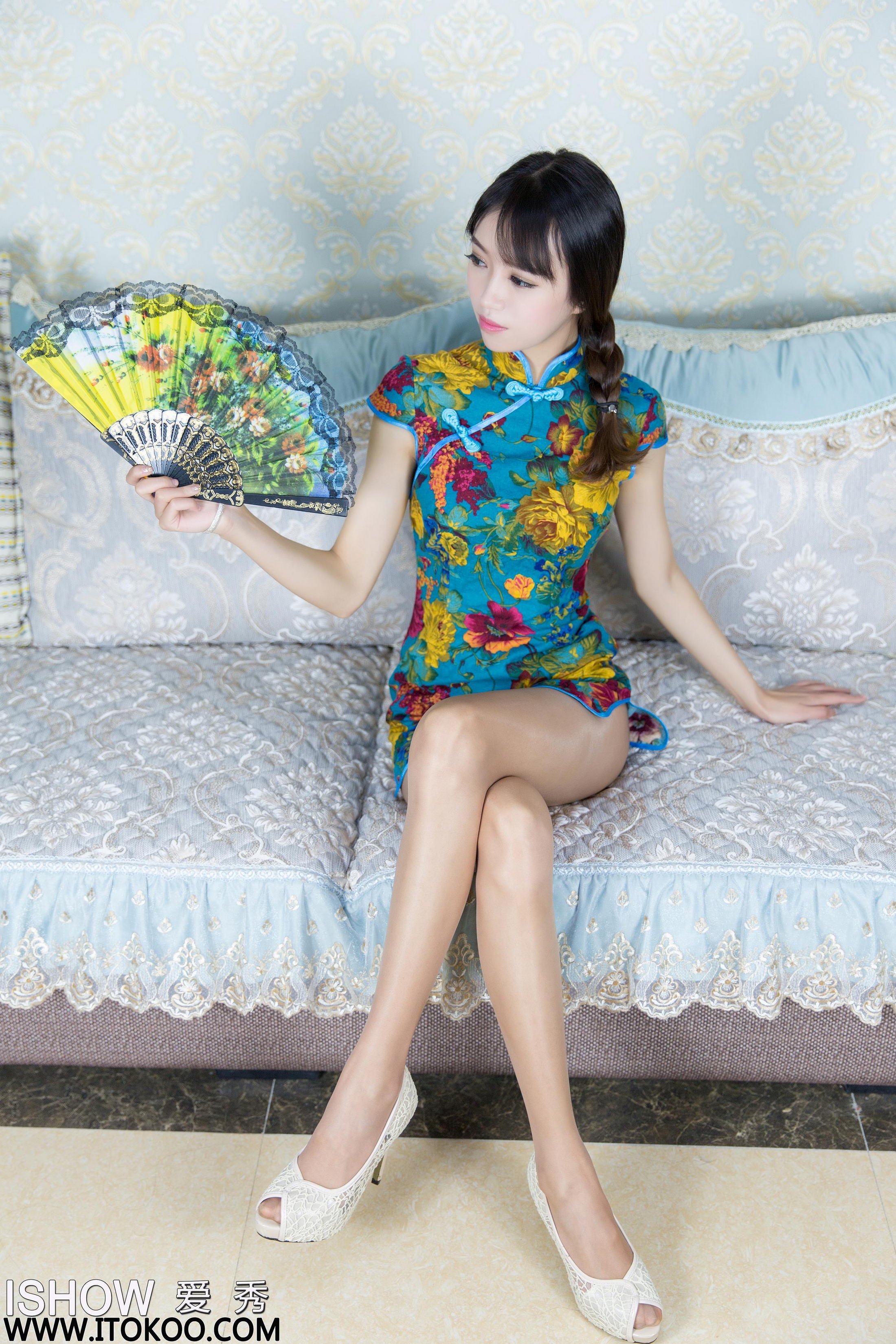 [ISHOW爱秀]青色短旗袍美女馨雅Adela肉色丝袜美腿与白色高跟性感写真 2017-02-03 No.087第6张