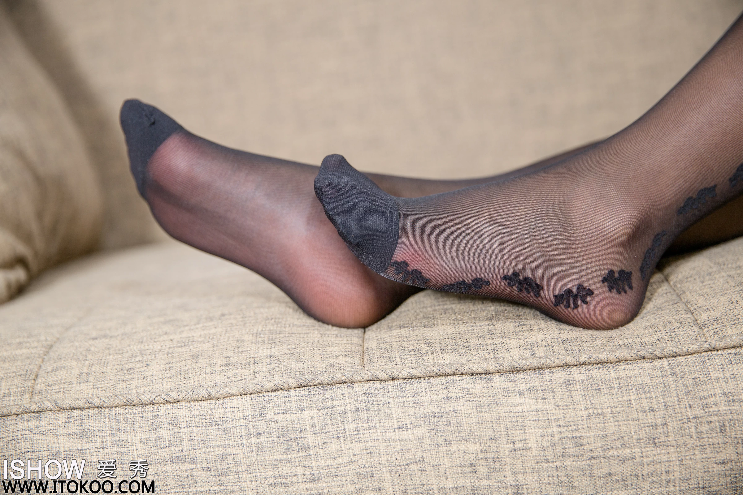 [ISHOW爱秀]NO.333 尹心茹Ruth 紧身连衣裙与透视情趣内衣加肉丝美腿性感私房写真集第5张