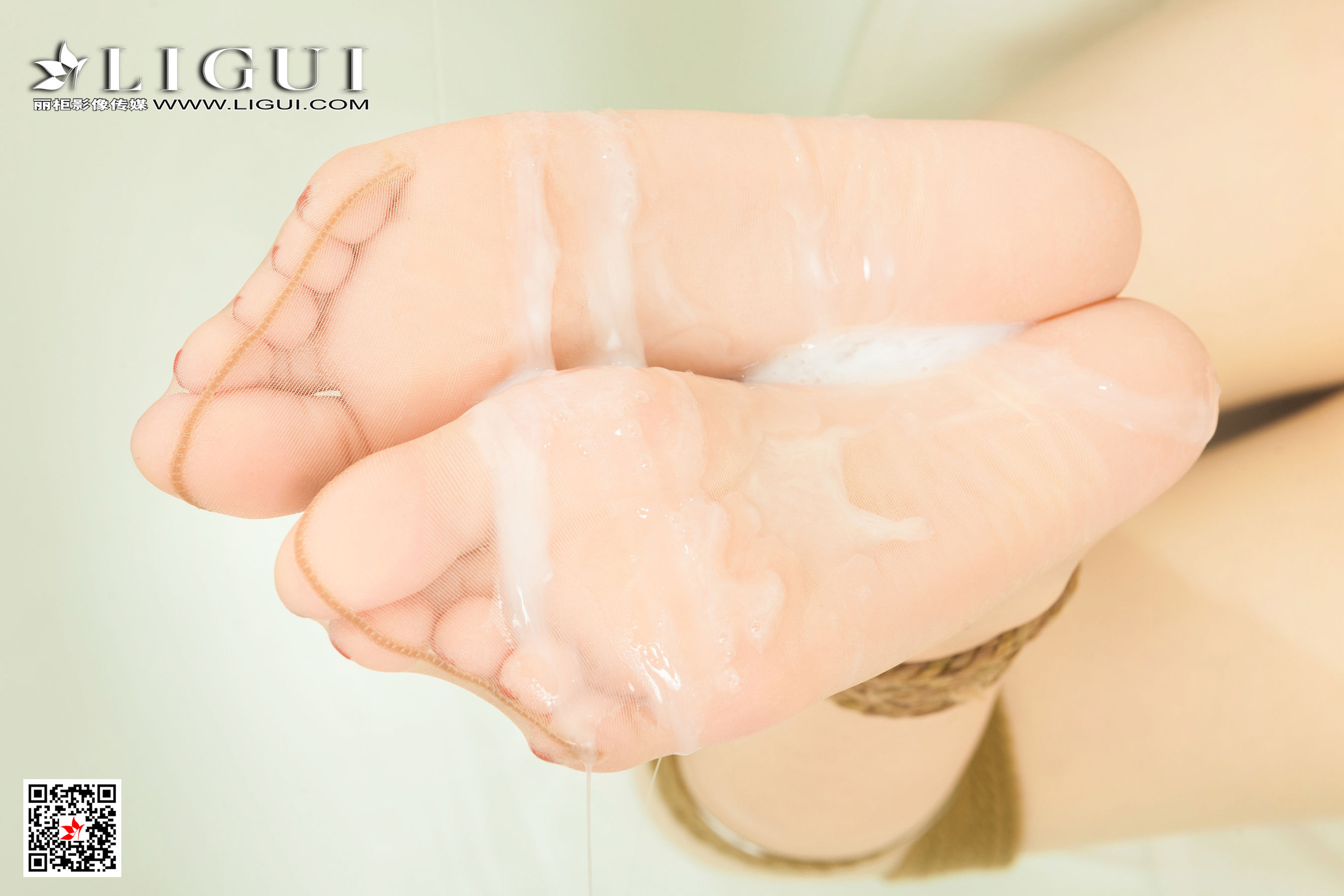 [丽柜Ligui] Model 妖妖 《紧缚香浴》 写真套图第13张