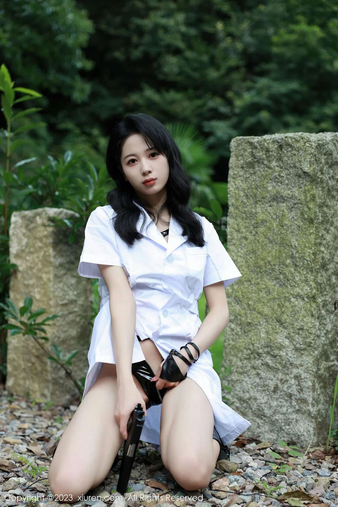  XiuRen 秀人 No.7061 糖豆sisi 野外白色外衣性感写真 [55P]第4张