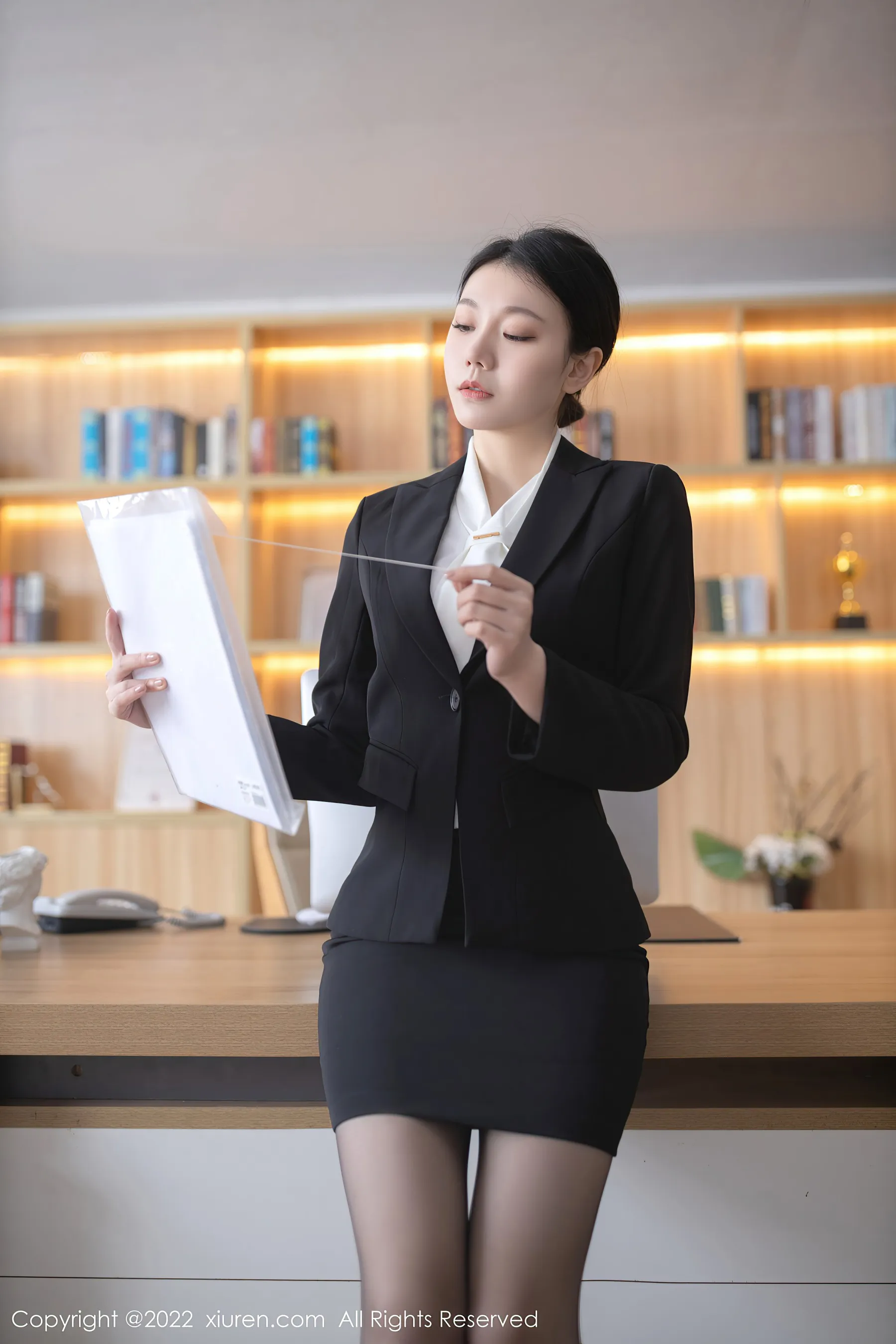  秀人网 No.4755 安然Maleah 女老板角色扮演第21张