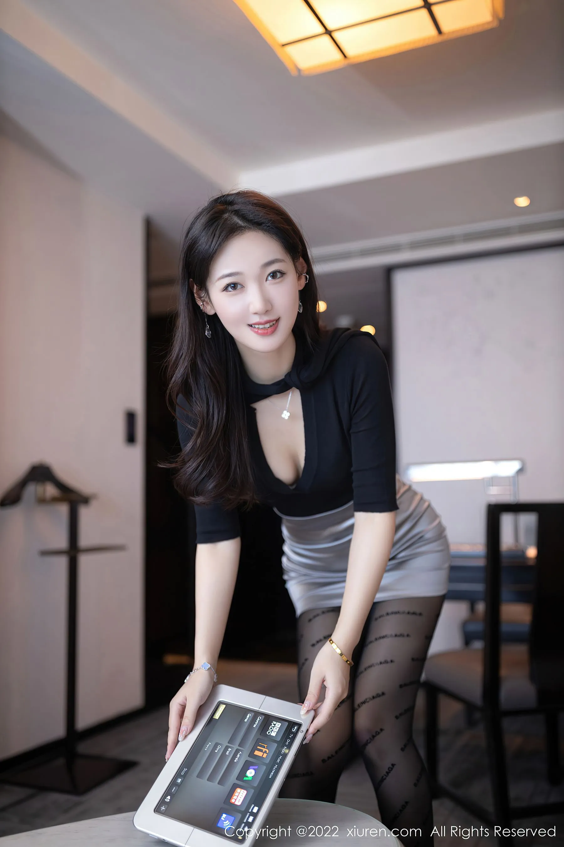  秀人网 No.5887 唐安琪 黑丝短裙第23张