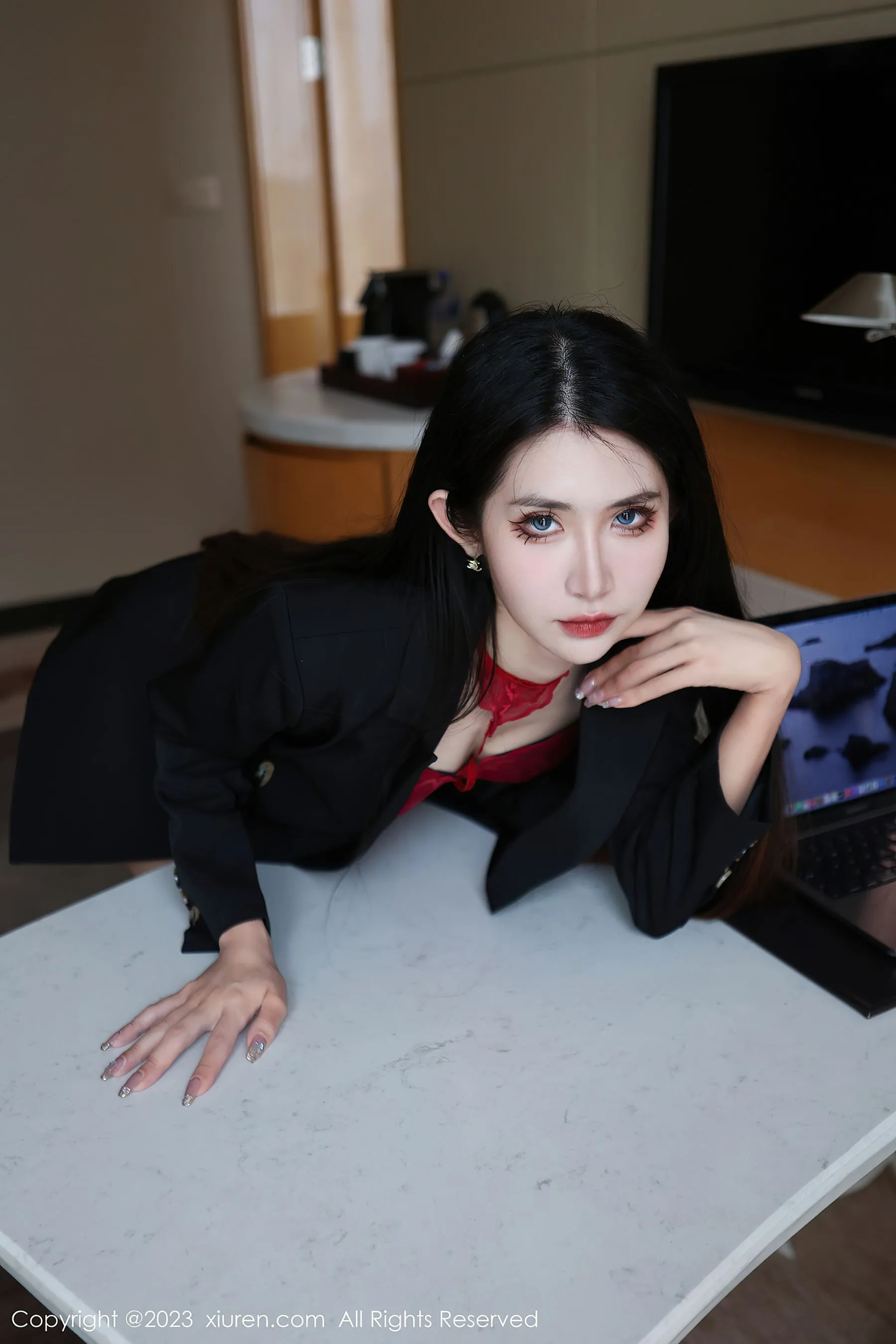  秀人网 No.6402 依娜Yina 美腿新人第2张