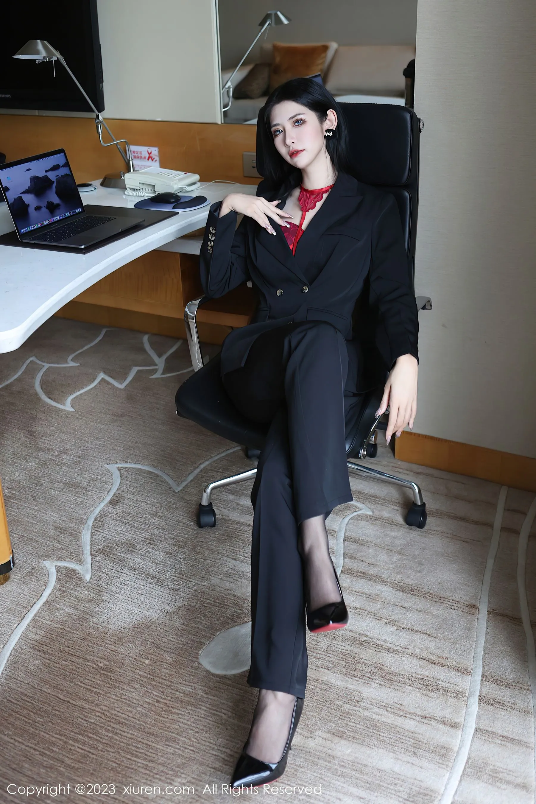  秀人网 No.6402 依娜Yina 美腿新人第25张