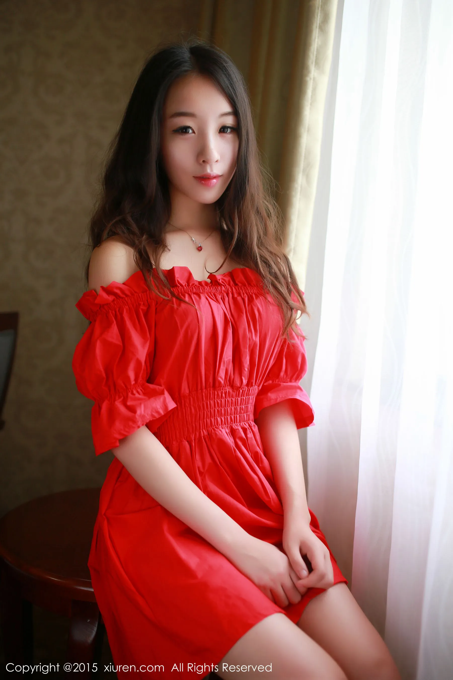  梓萱Crystal《连衣裙+热裤+网袜制服》 秀人网 No.347第2张