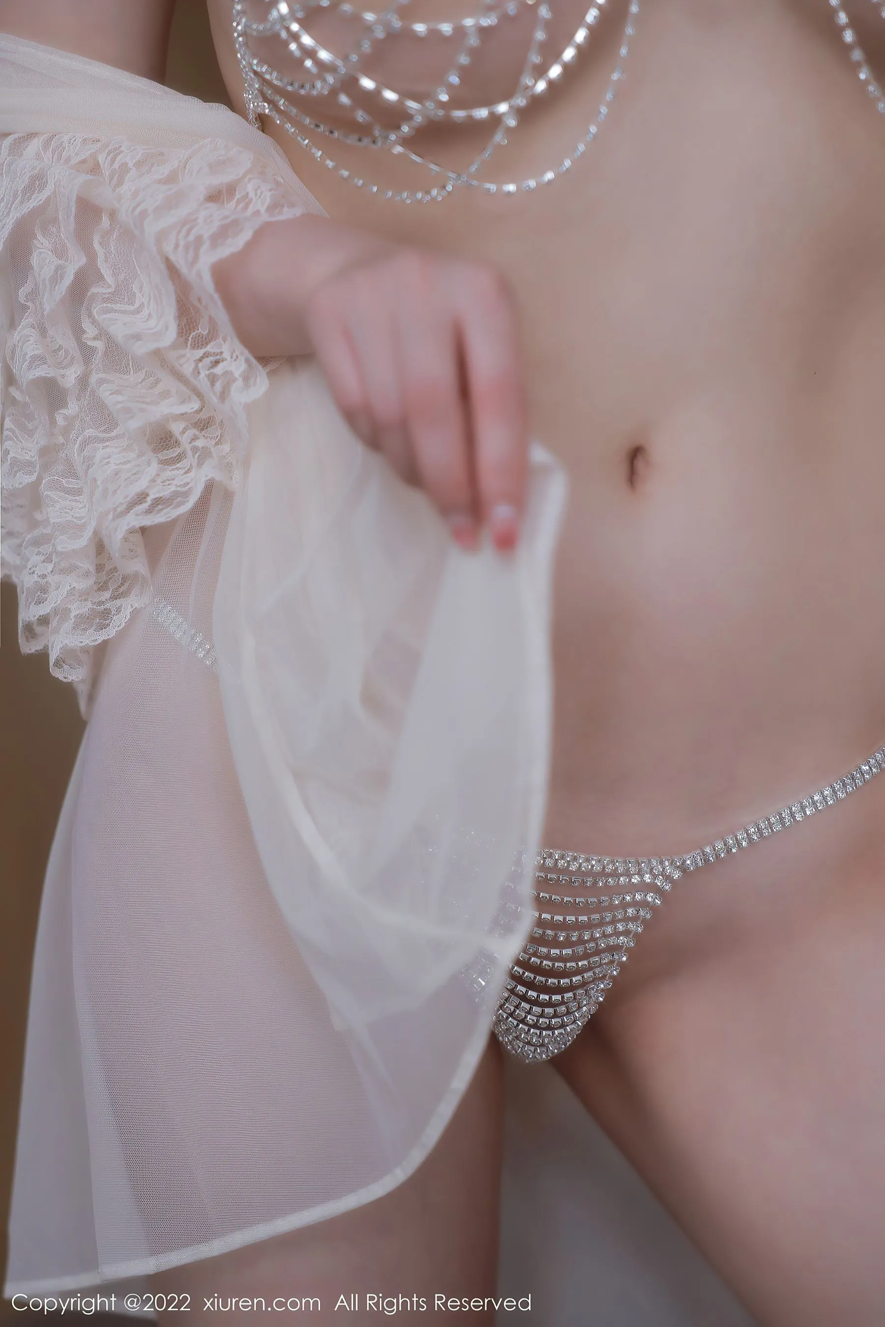  秀人网 No.5761 甜妮 丰腴美臀第3张