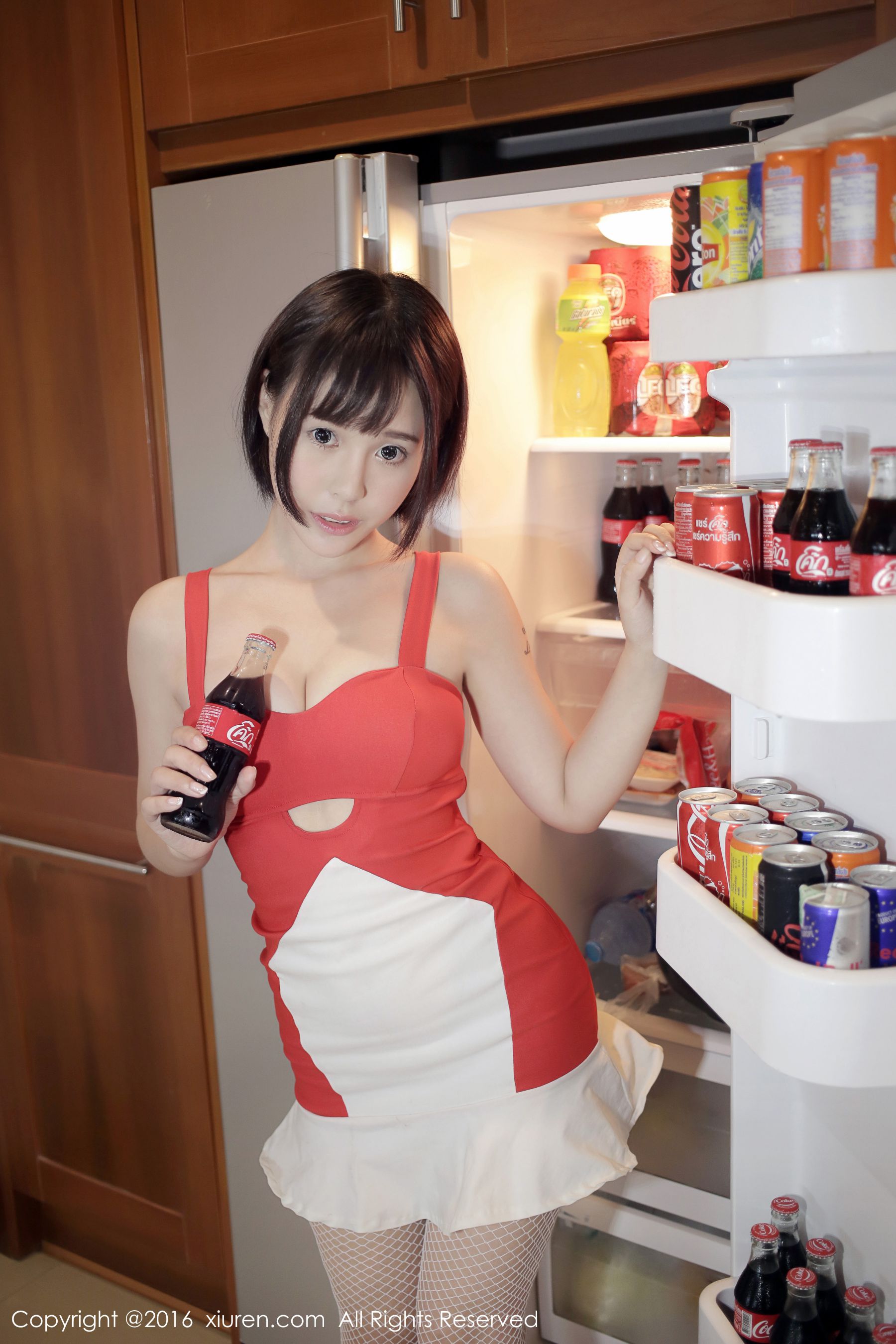 Evelyn艾莉《小红裙》 秀人网 No.665第3张