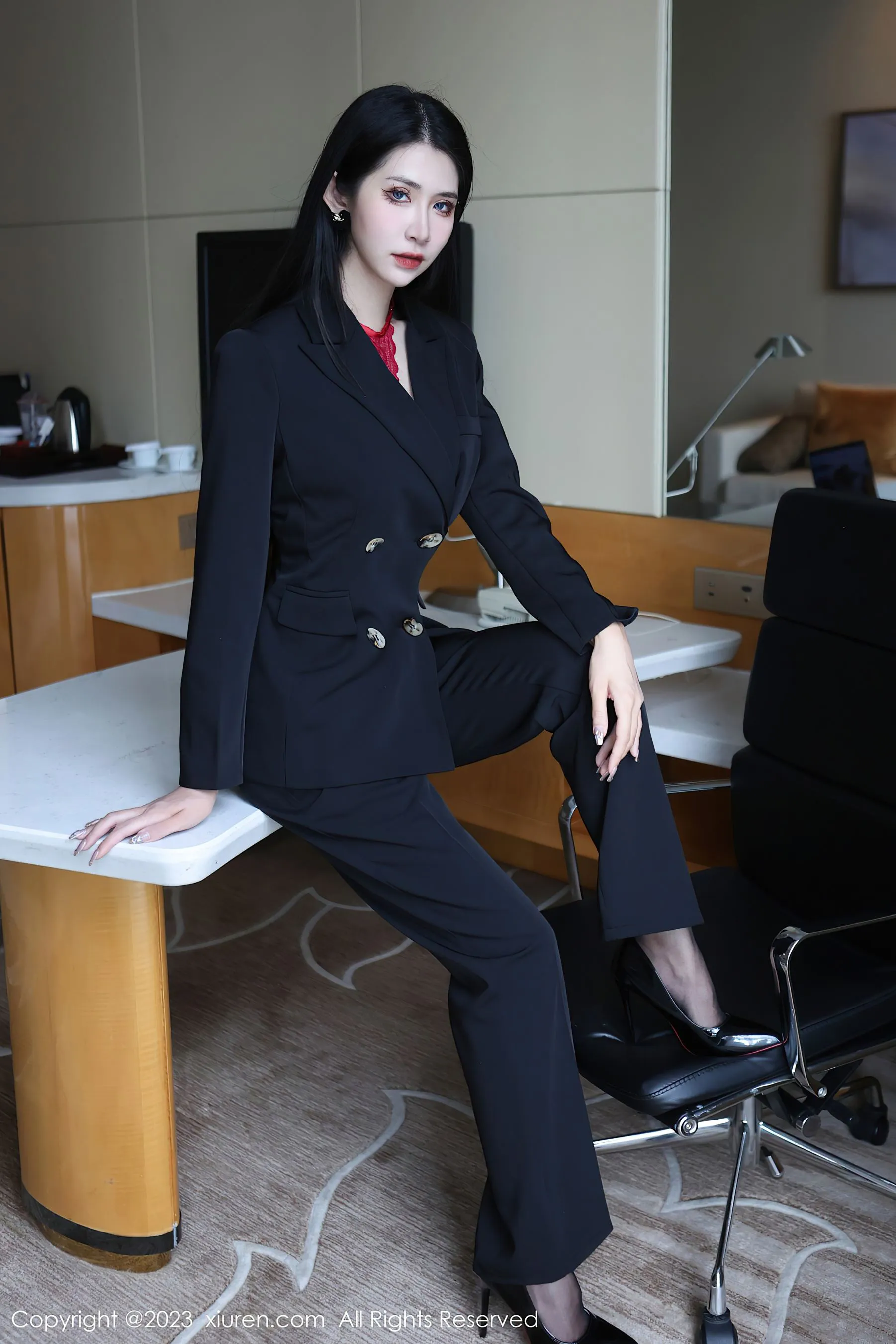  秀人网 No.6402 依娜Yina 美腿新人第27张