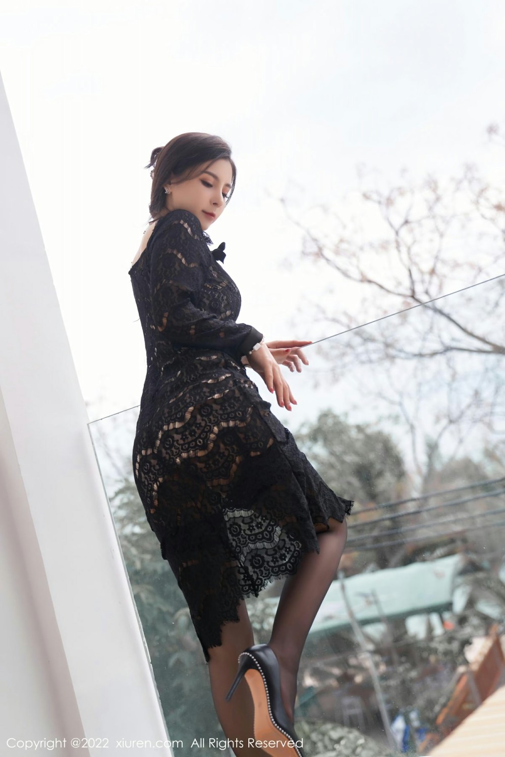 [XiuRen秀人网] 2022.03.03 No.4668 小蛮妖Yummy 黑色连衣裙第1张