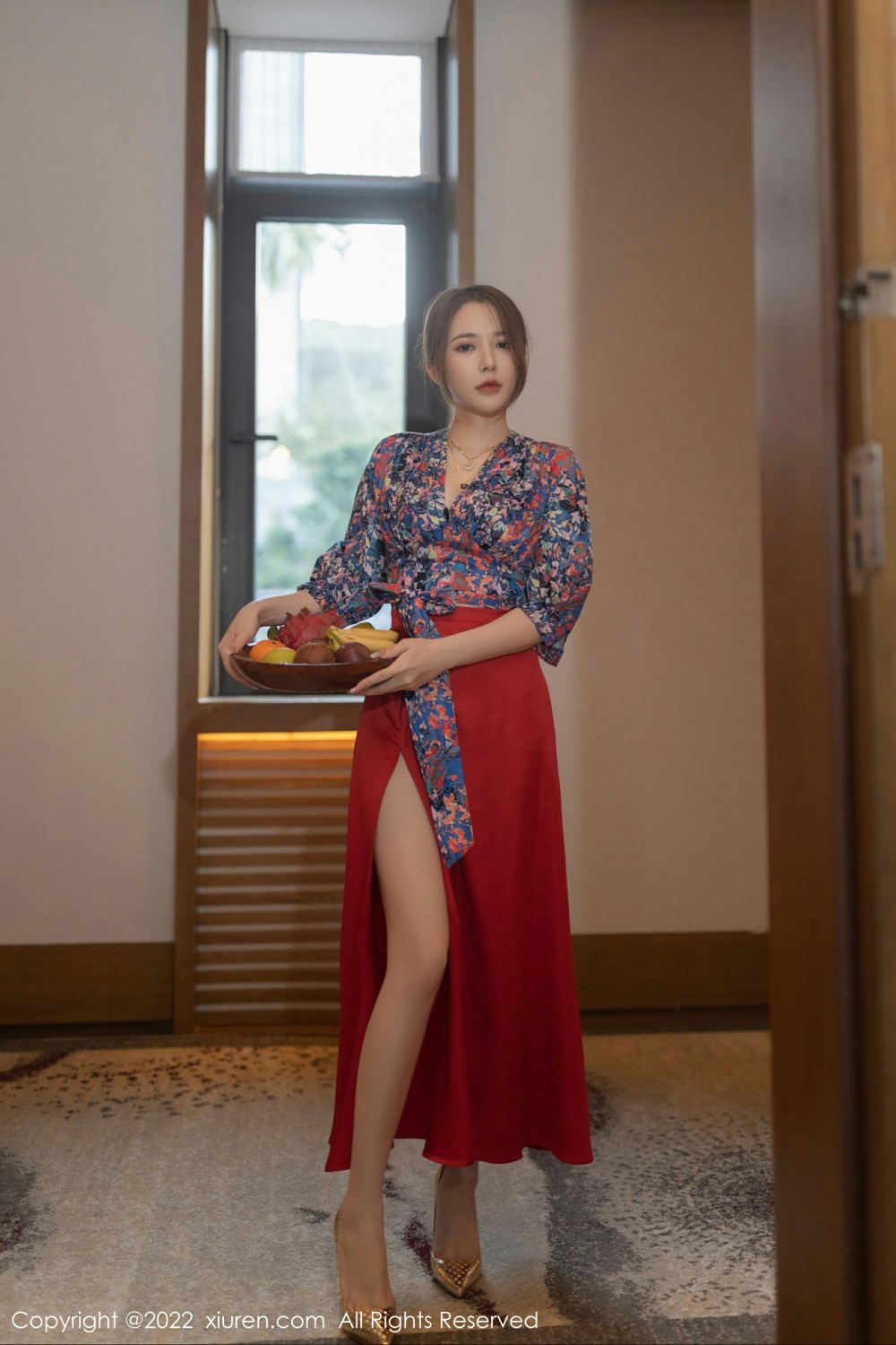 [XiuRen秀人网] 2022.03.04 No.4674 鱼子酱Fish 性感红裙第2张