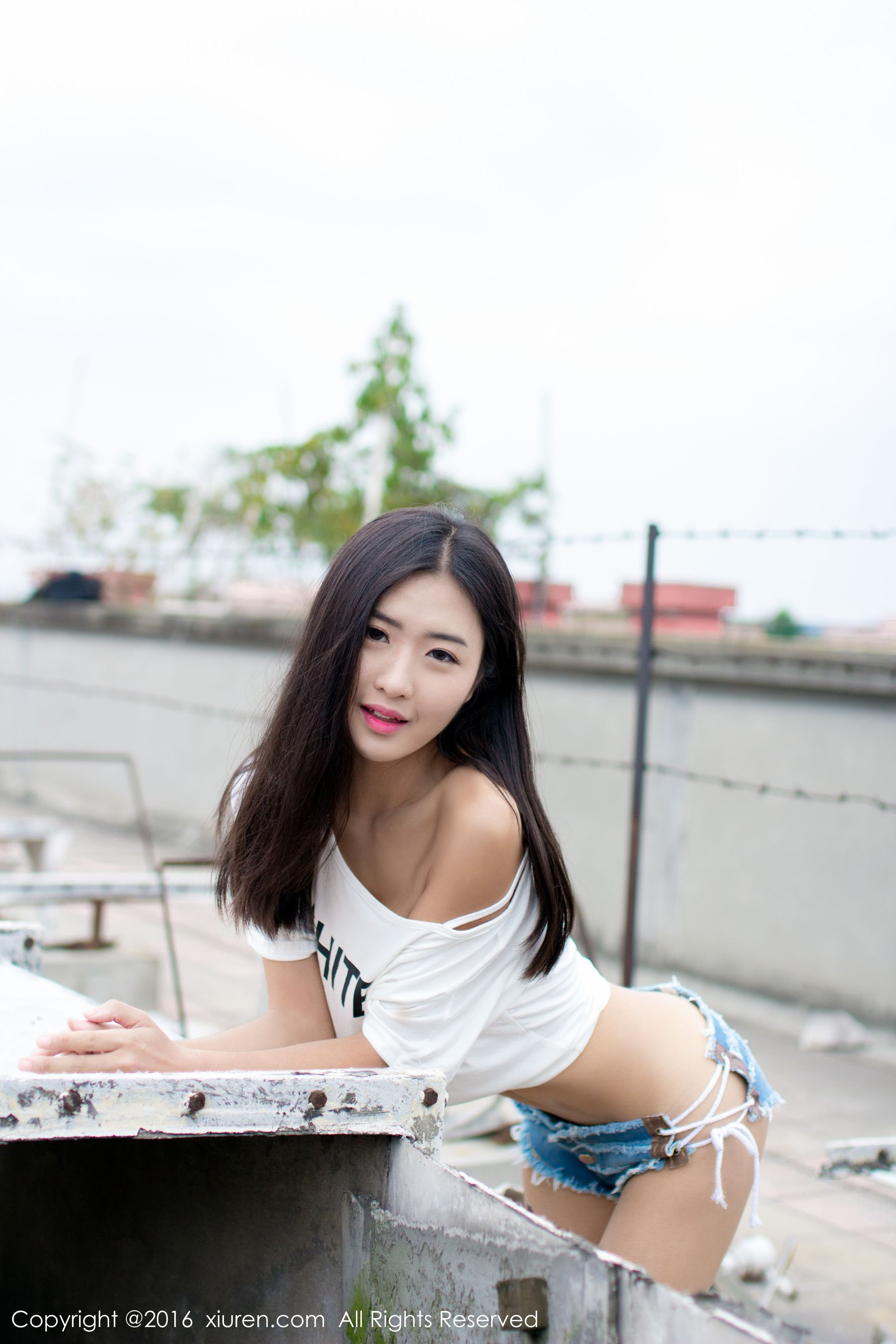  周琰琳LIN《红颜朱唇，宛若青莲出水》 秀人网 No.624第1张