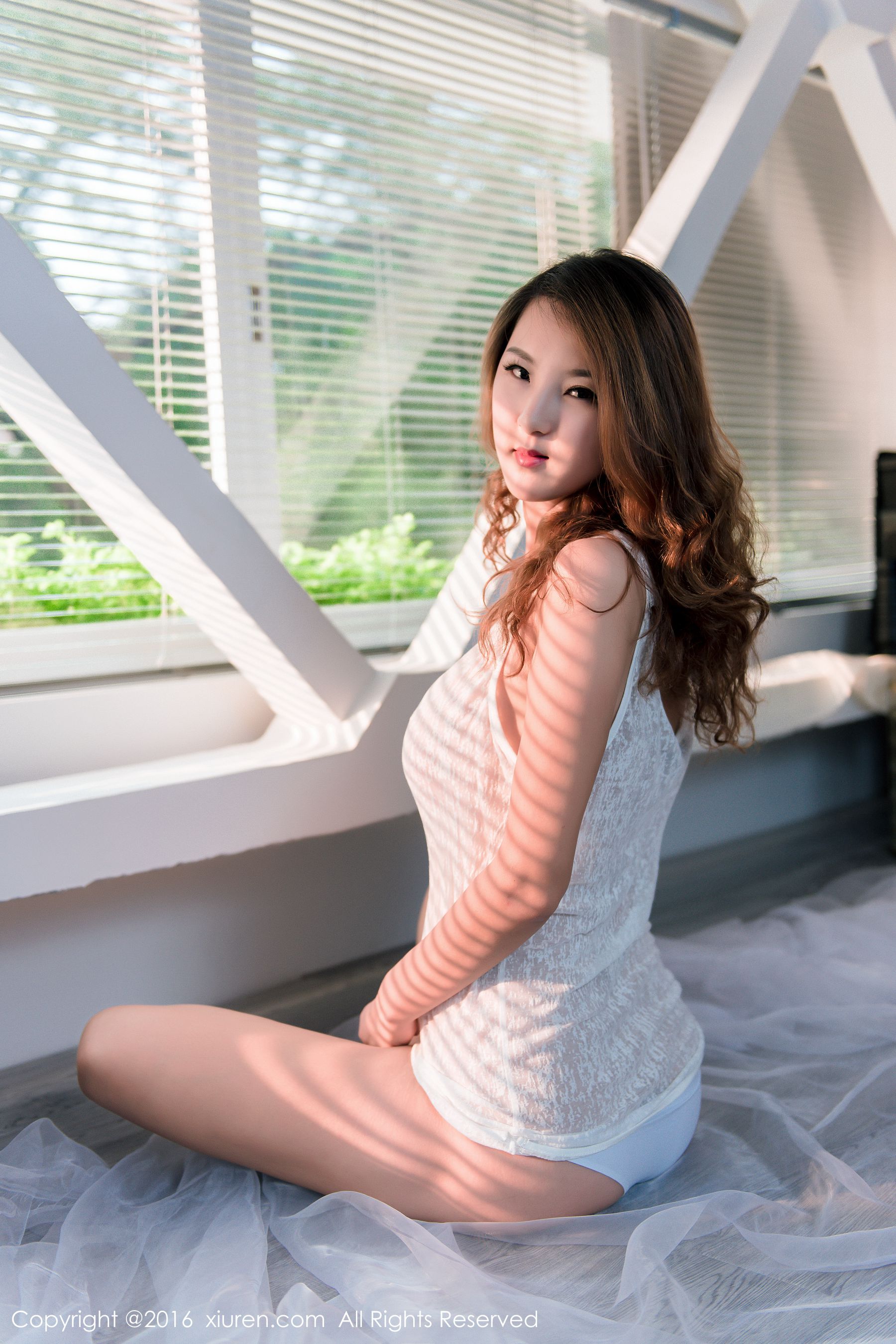  小妮子Julia《丰硕、巨乳肥臀》 秀人网 No.642第16张