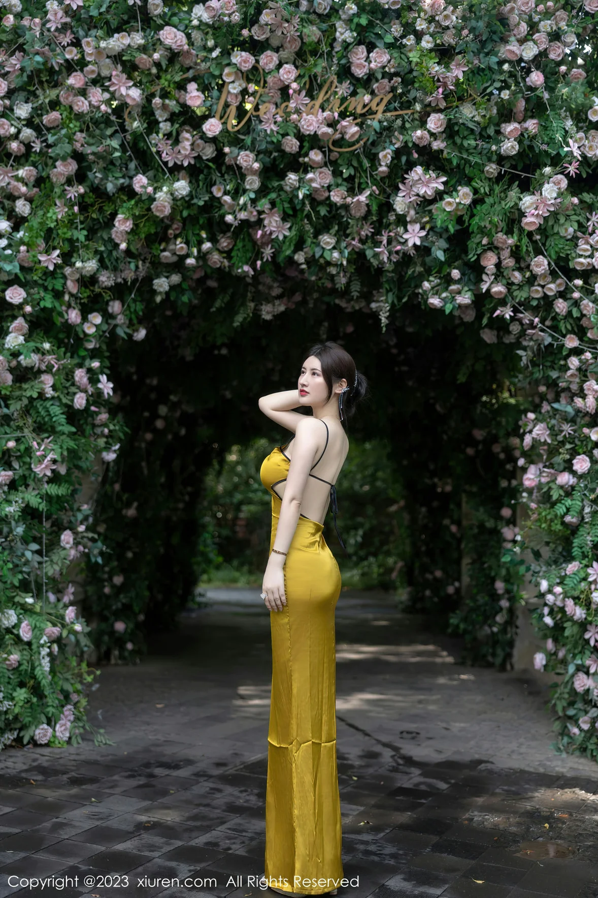  XiuRen 秀人 No.7302 诗诗kiki 吊带长裙性感写真 [84P]第15张