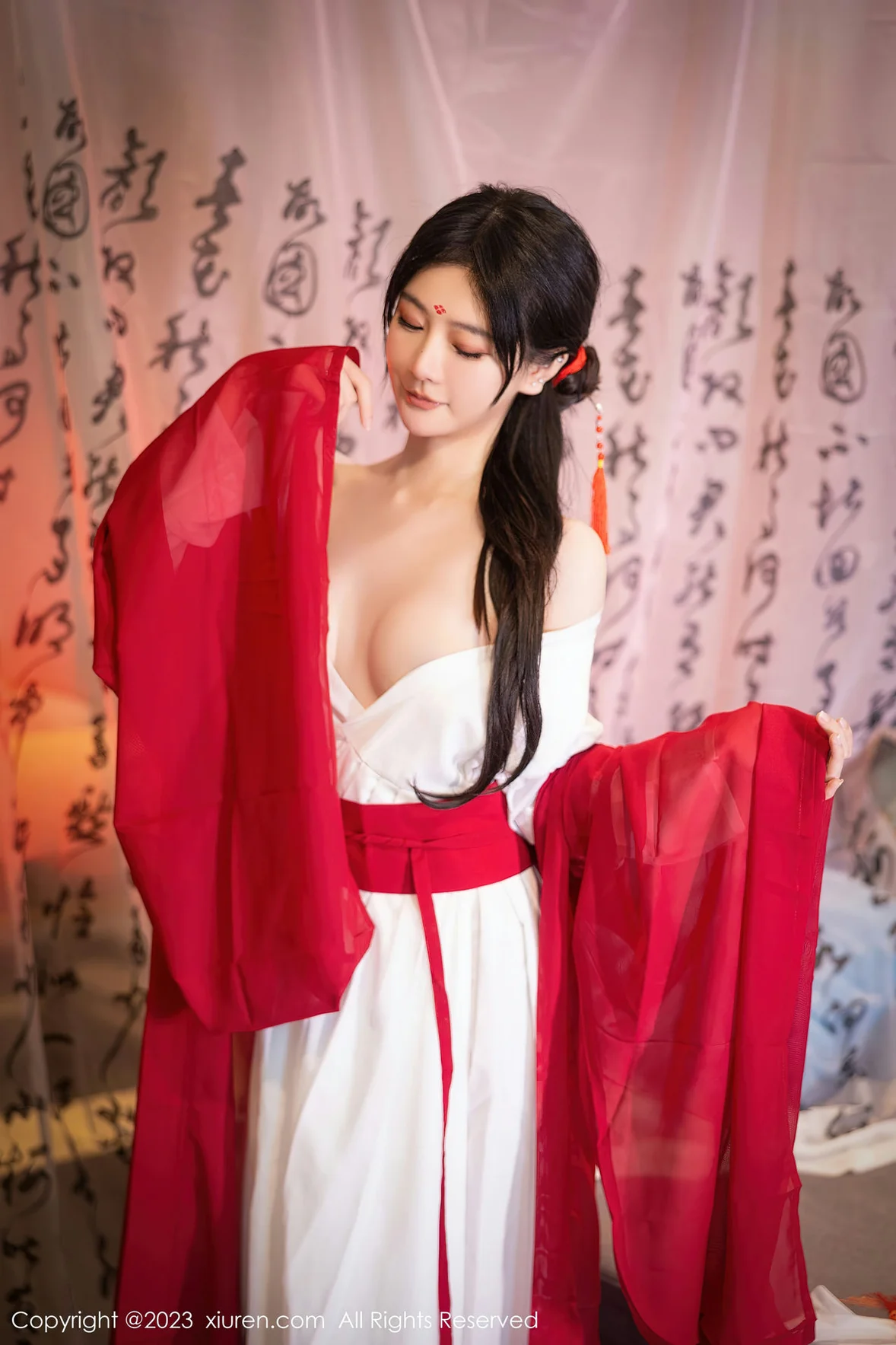  XiuRen 秀人 No.7192 幼幼 红色古装性感写真 [93P]第5张