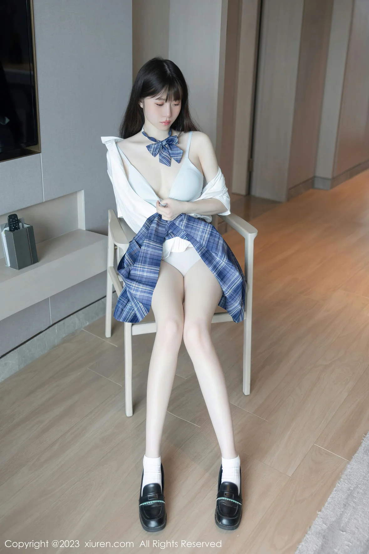  XiuRen 秀人 No.6993 林悠悠 jk短裙首套写真 [104P]第18张