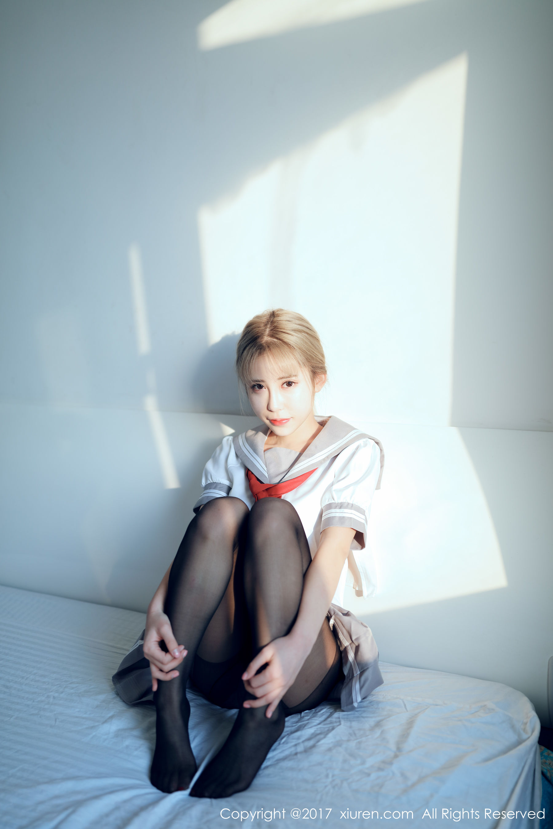  萝莉悠悠酱《极致诱惑的开背毛衣》 秀人网XIUREN No.731第12张