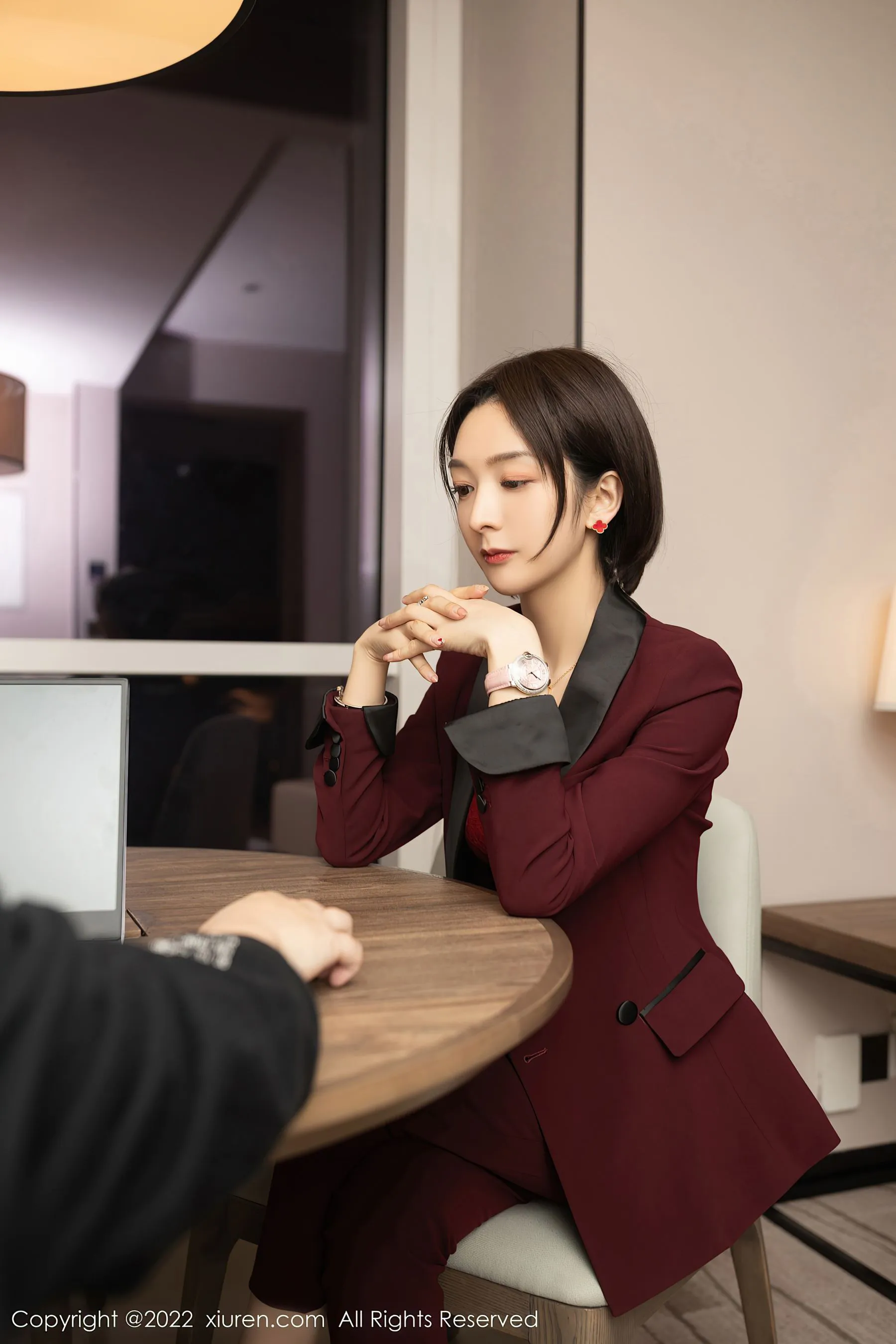 秀人网 No.5111 Angela00 OL美腿第12张