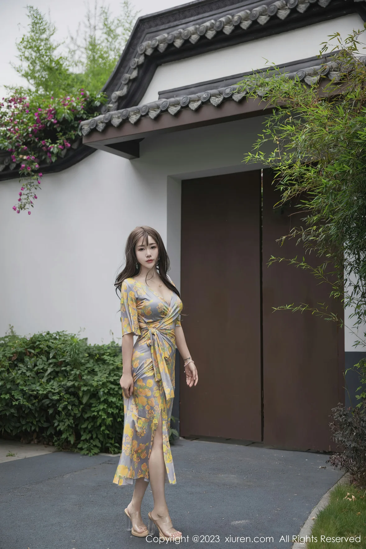  XiuRen 秀人 No.6949 严利娅Yuliya 黄灰色睡裙性感写真 [85P]第10张