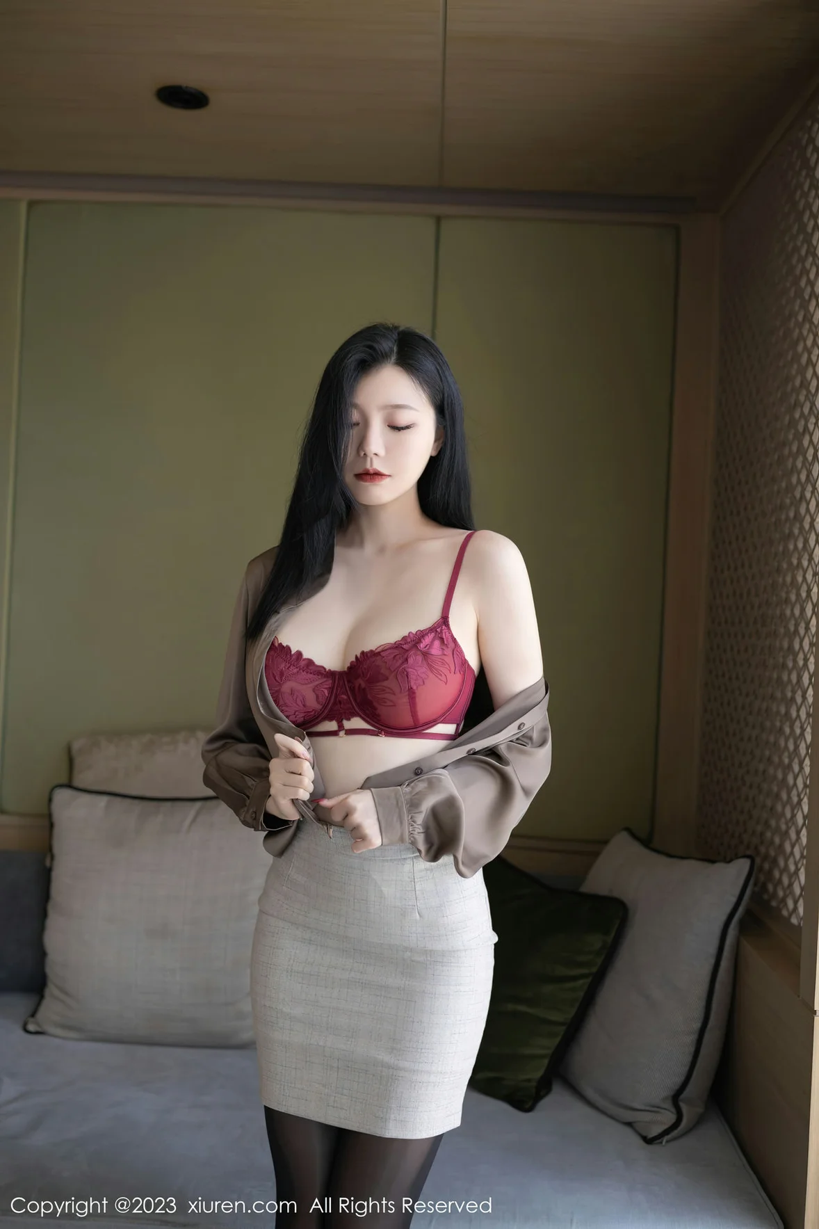  XiuRen 秀人 No.6951 安然anran 灰色职业Ol泰国旅拍 [80P]第10张