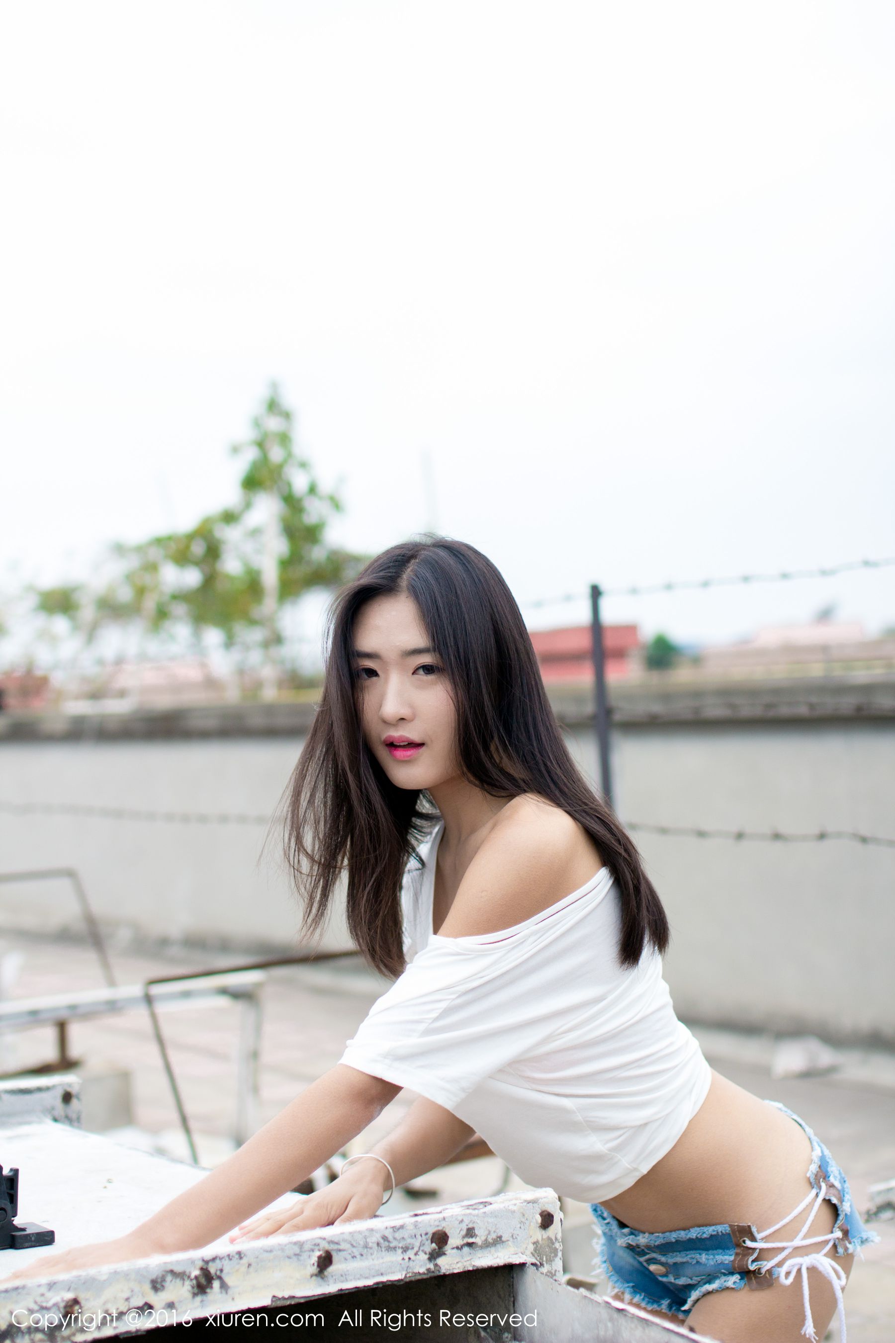 周琰琳LIN《红颜朱唇,宛若青莲出水》 秀人网 No.624第2张