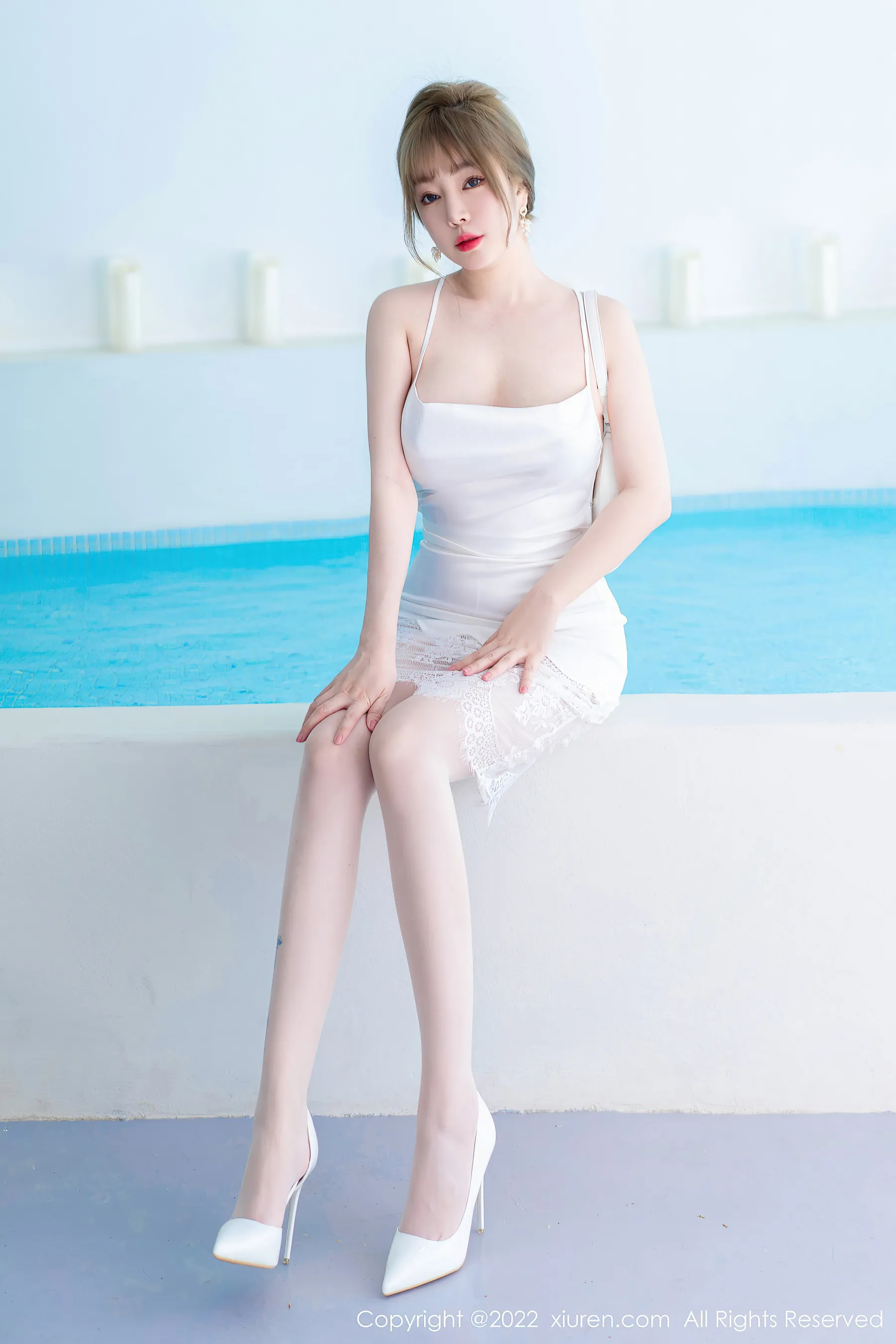  秀人网 No.4876 王雨纯 淑女气质大理旅拍第14张