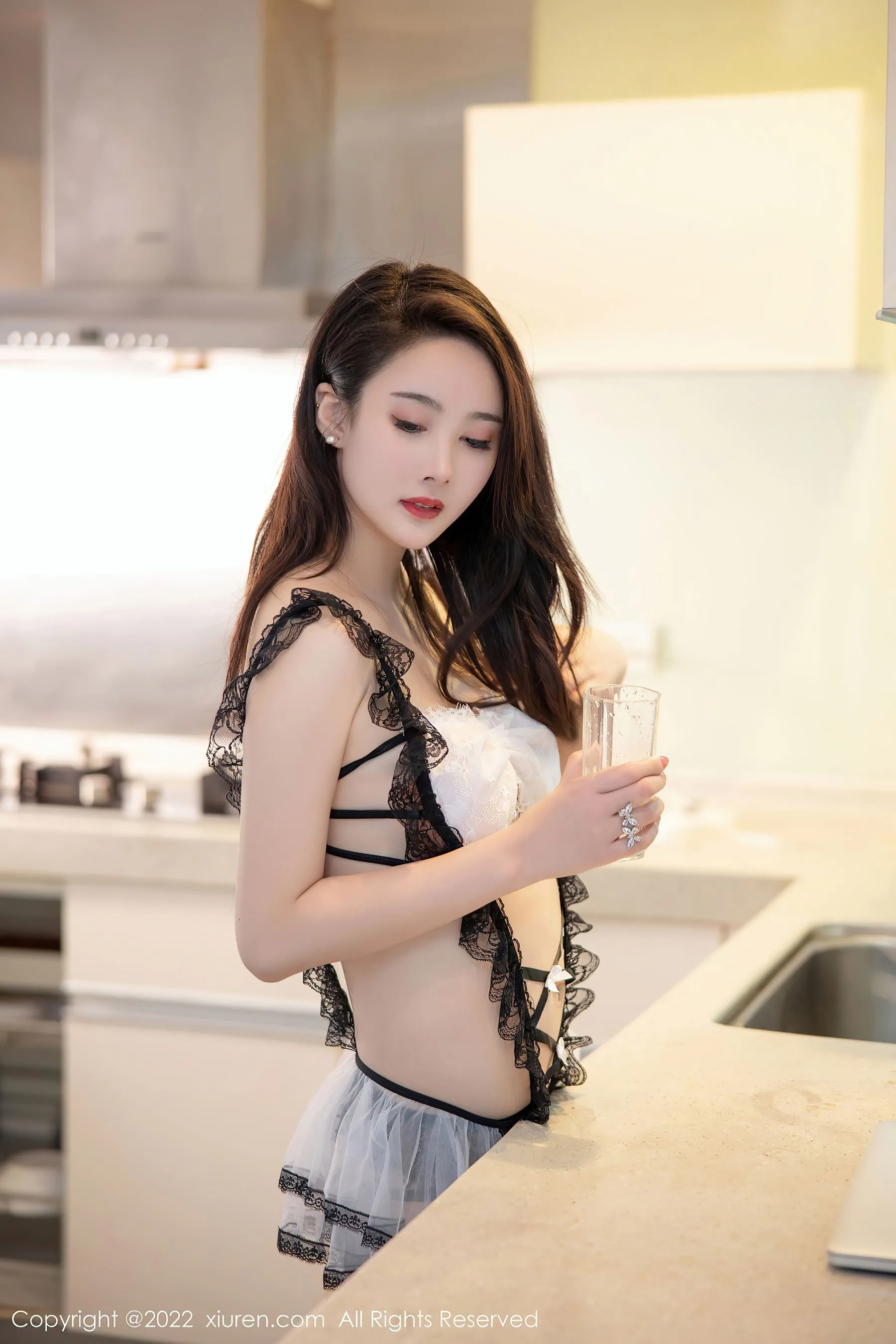  秀人网 No.5197 summer宝宝 黑丝美腿第3张