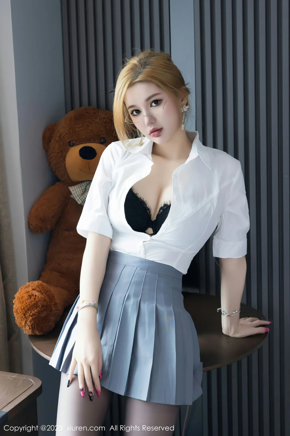  XiuRen 秀人 No.6836 杨可可coco 魅惑黑丝性感写真 [92P]第1张