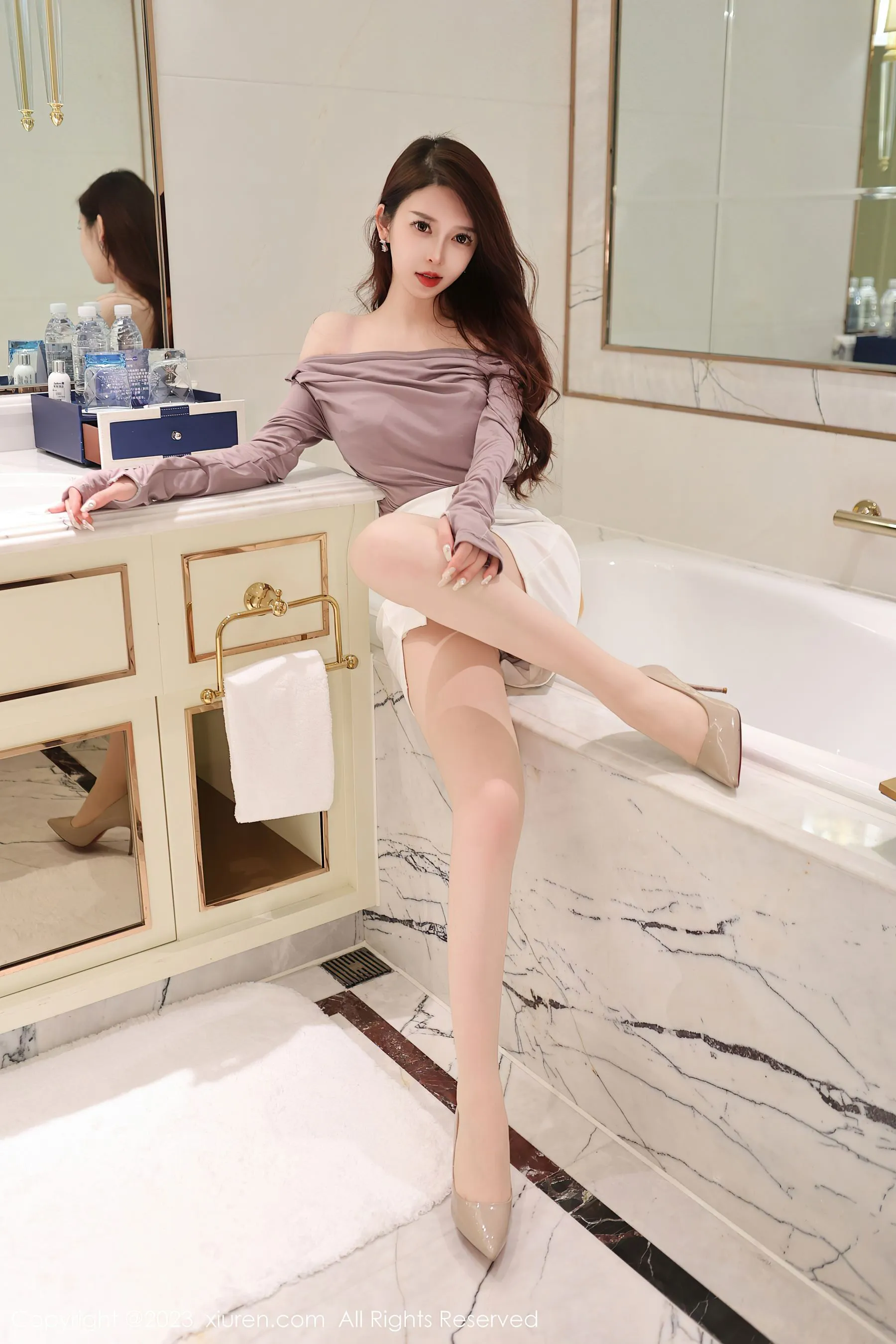  秀人网 No.6728 玉兔miki 短裙美腿第23张