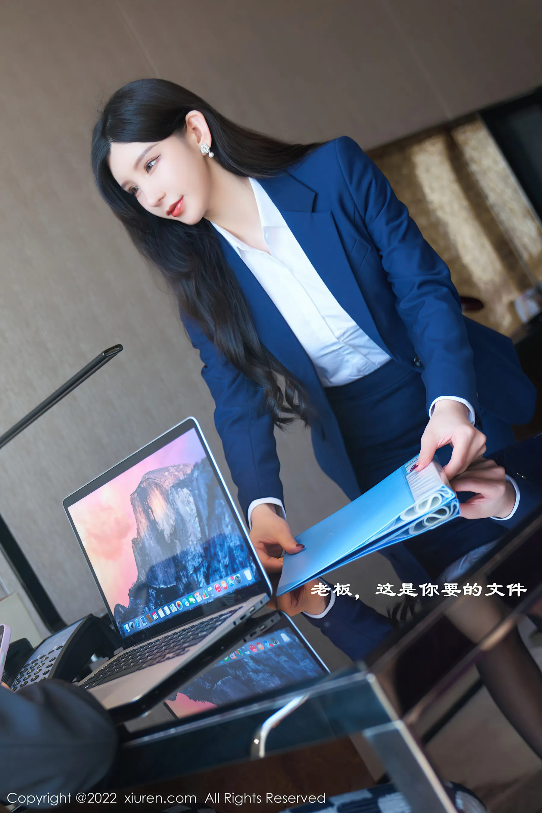  秀人网 No.4708 周于希Sally OL美女黑丝美腿写真第16张