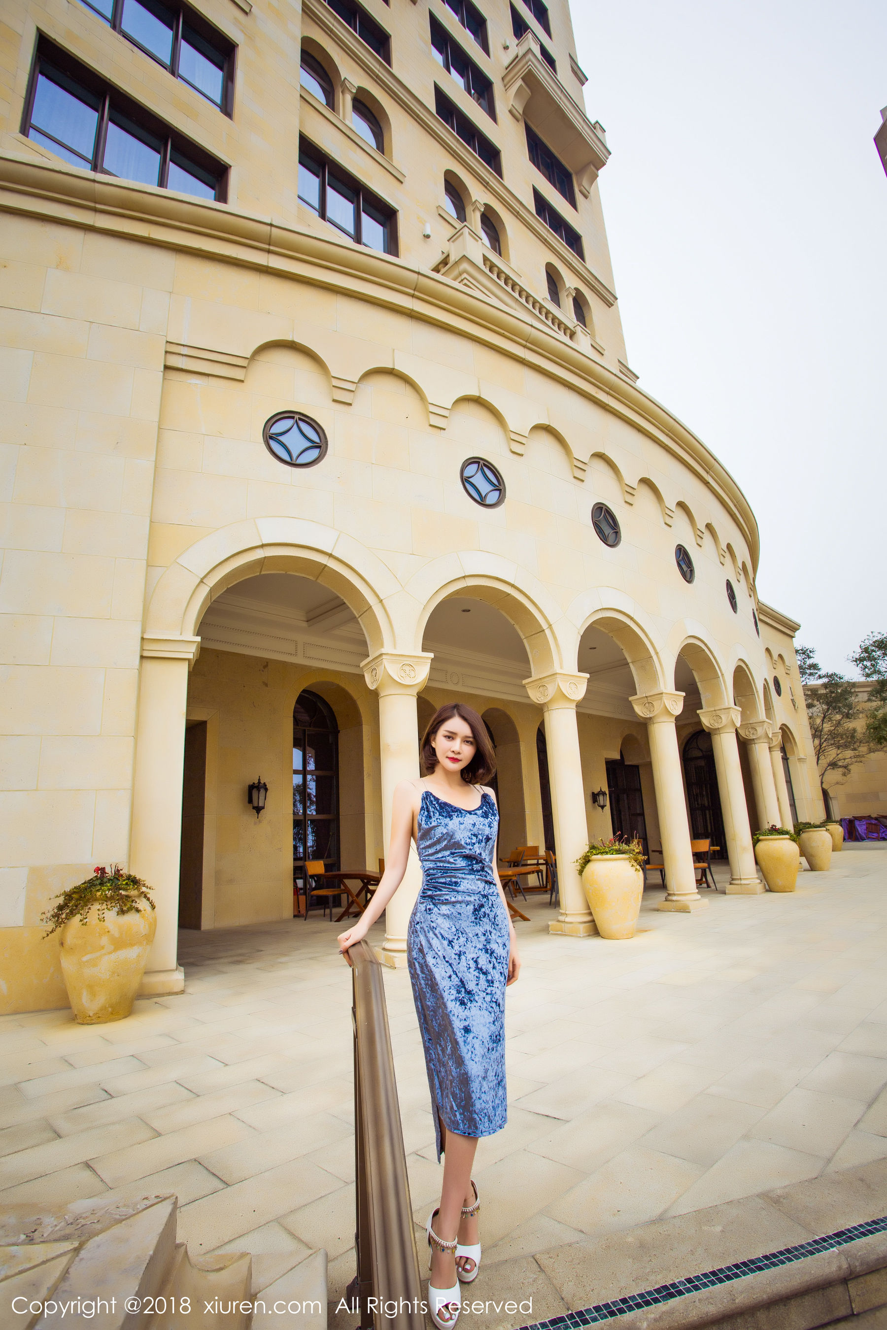  女神@廿十《长裙街拍+内衣+浴袍》 秀人 No.935第9张