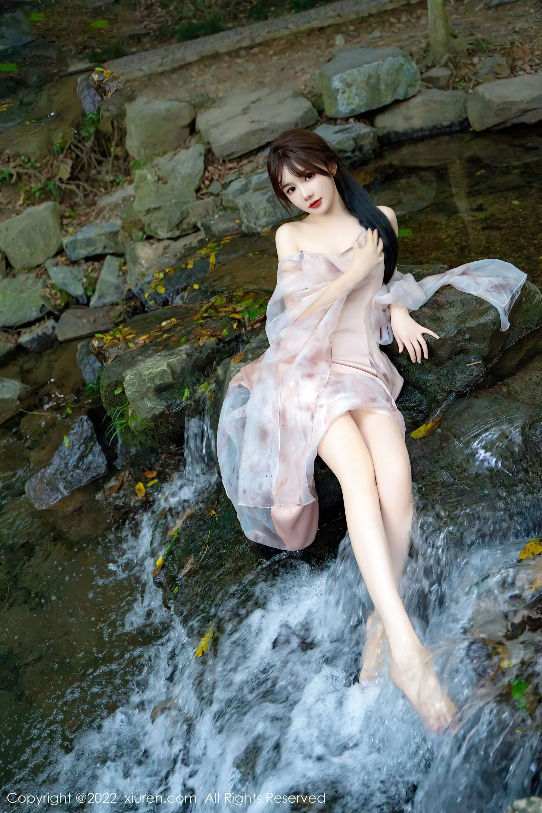  秀人网 No.5690 婠婠么 美腿长裙第26张