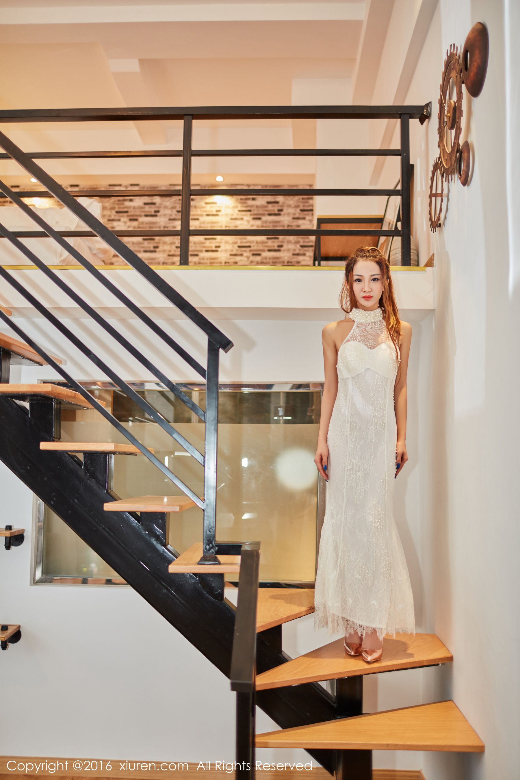 Sugar梁莹《修长的美腿与浑圆的翘臀》 秀人网 No.631第2张